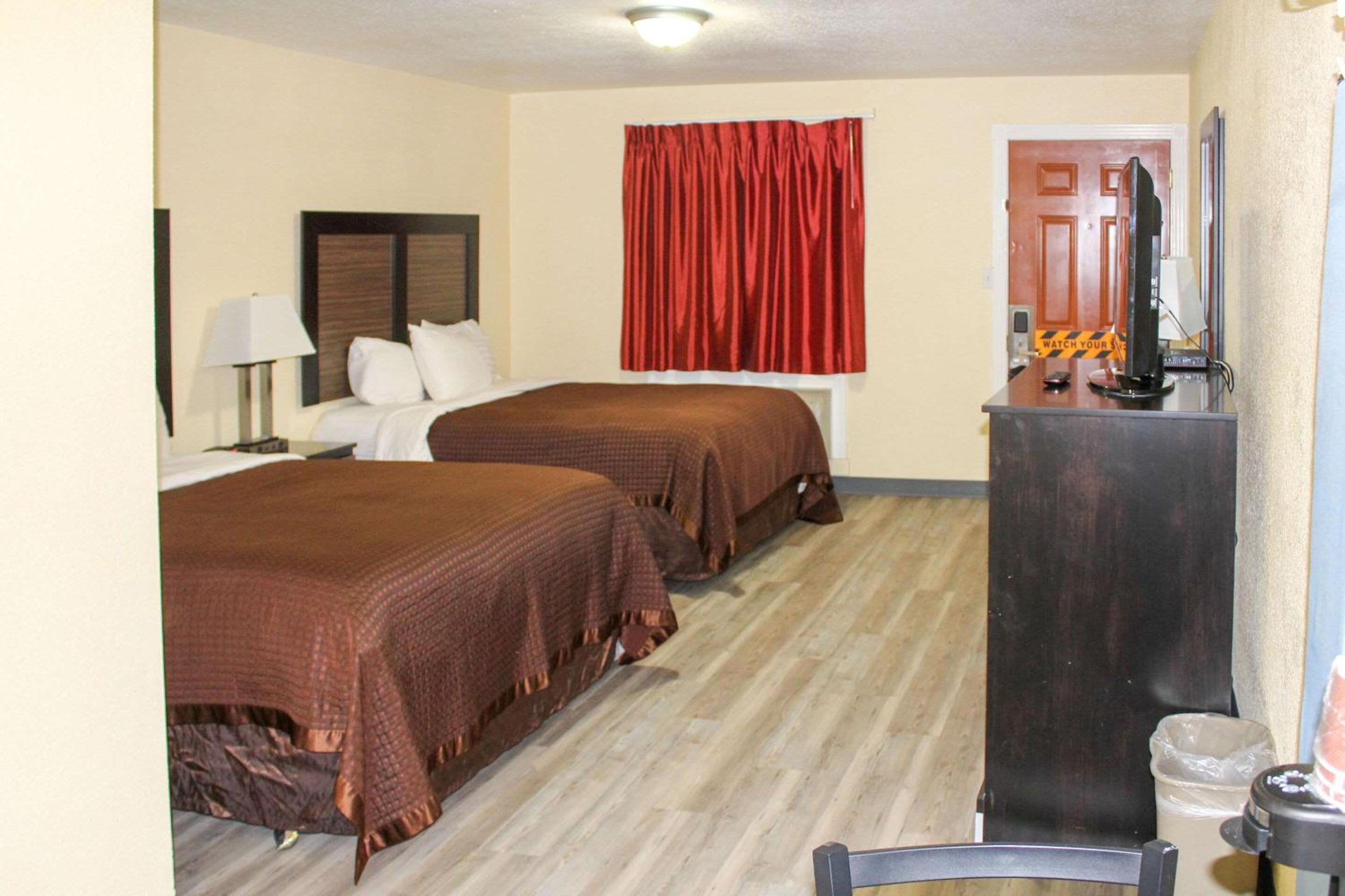 Queen Room with Bath Tub - Photo 11