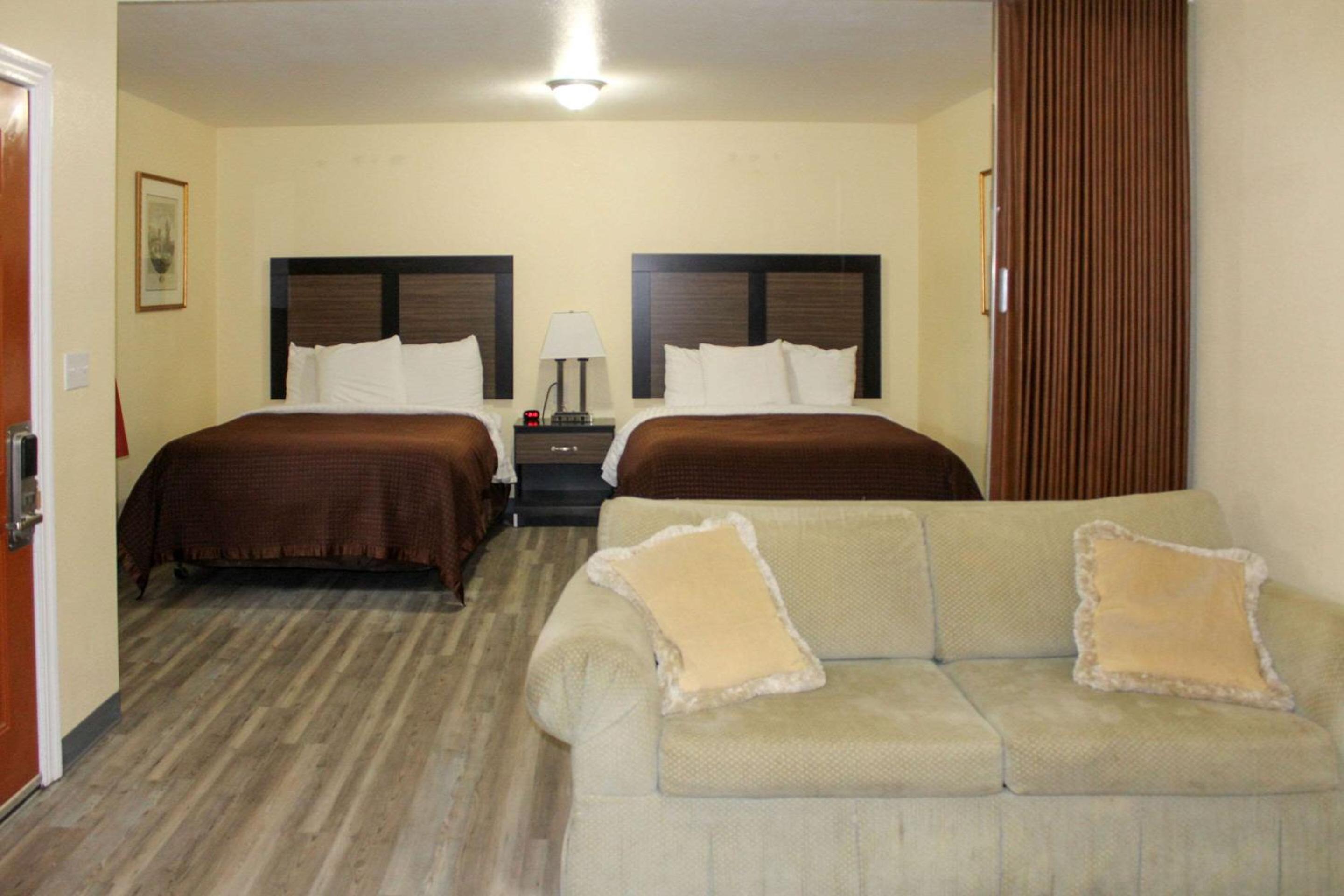 Queen Room with Bath Tub - Photo 6
