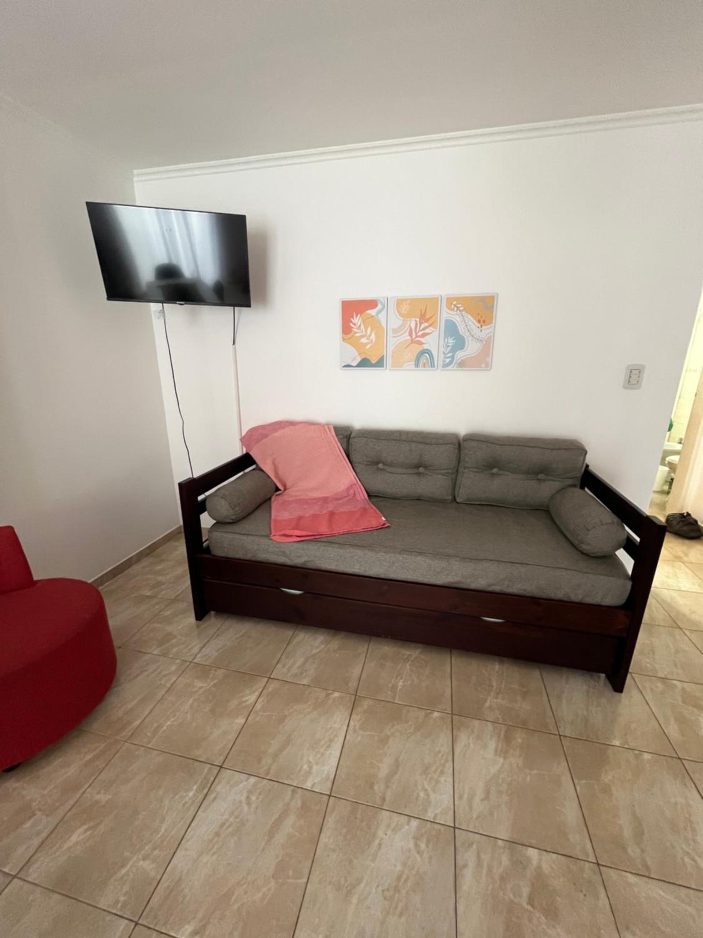 One-Bedroom Apartment photo 1