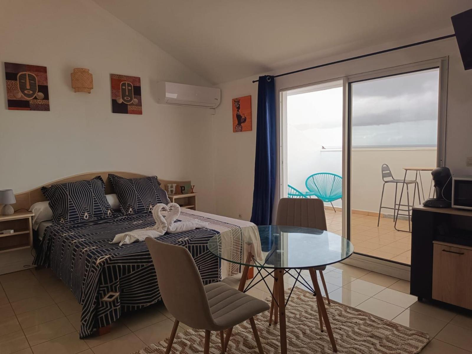 One-Bedroom Apartment photo 1