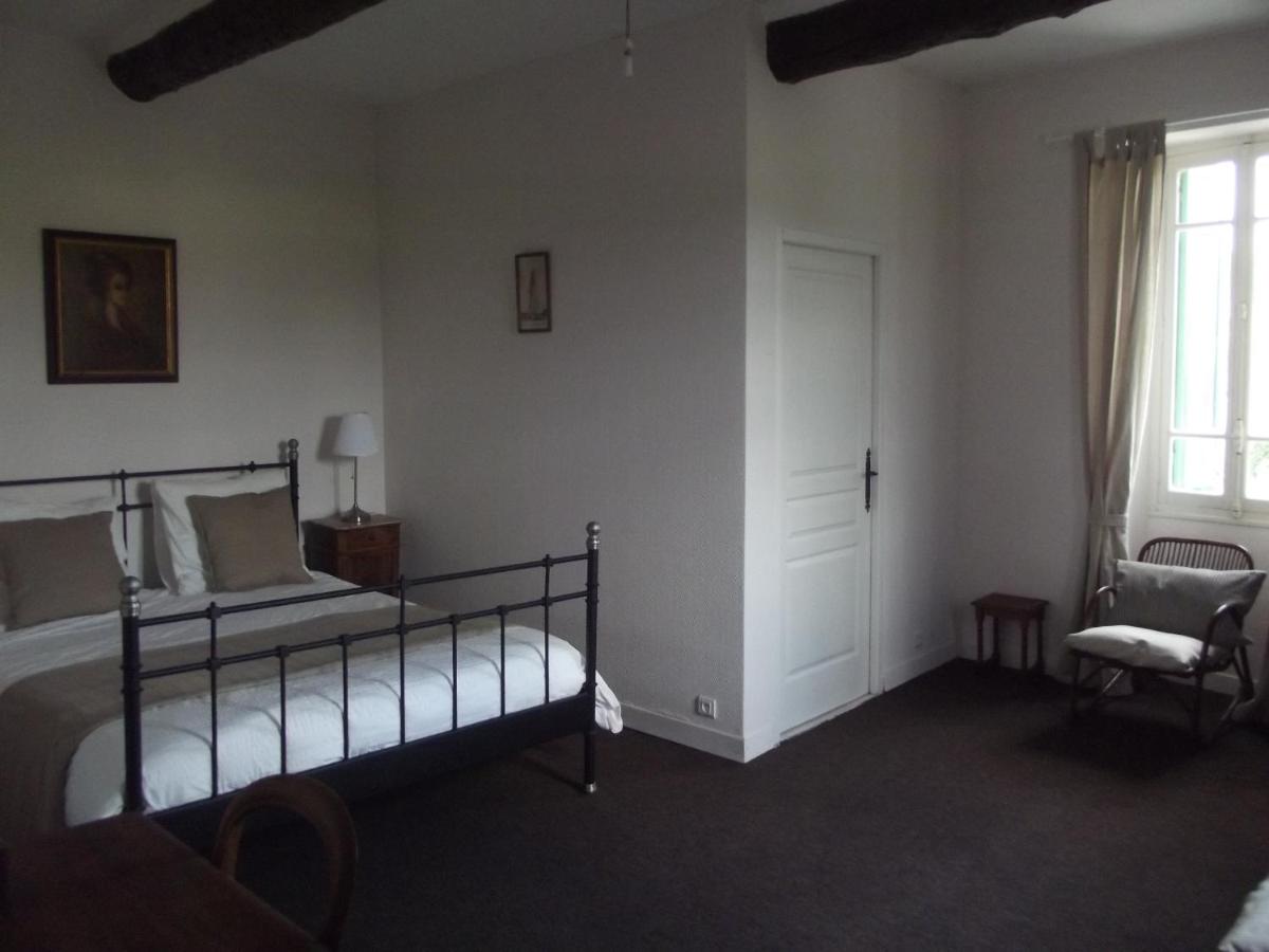 Six-Bedroom House photo 2