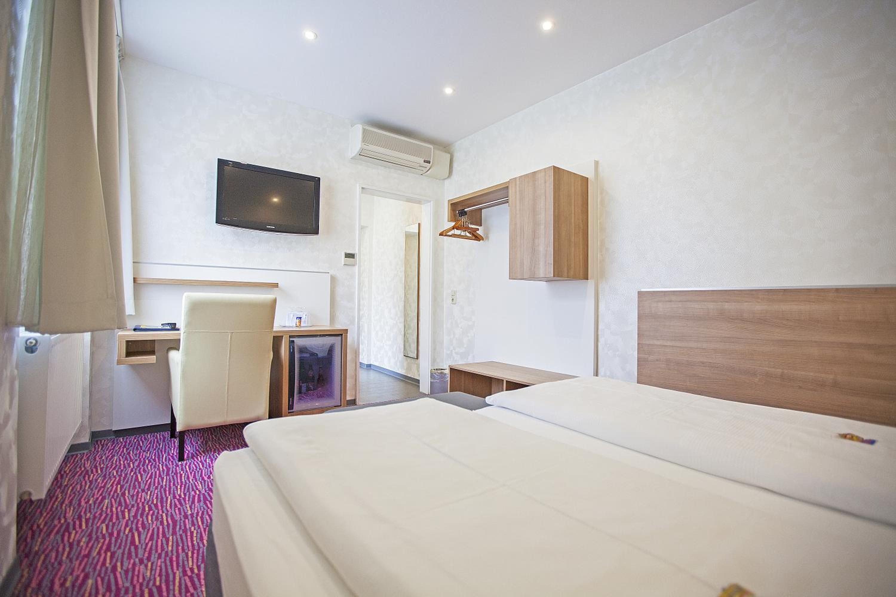 Double or Twin Room photo 2
