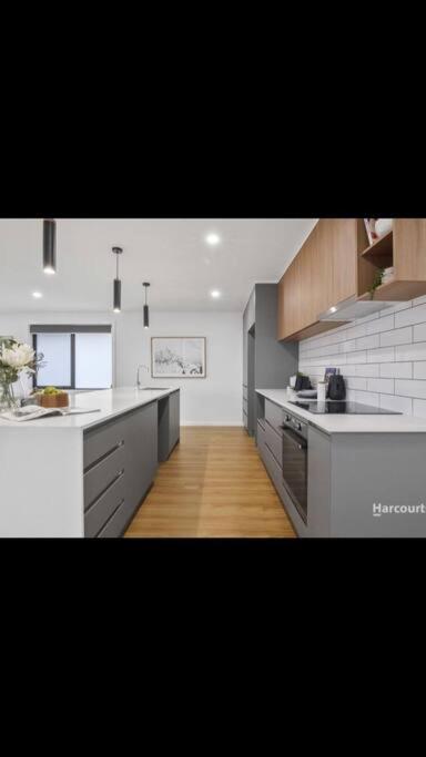 Three-Bedroom House photo 3