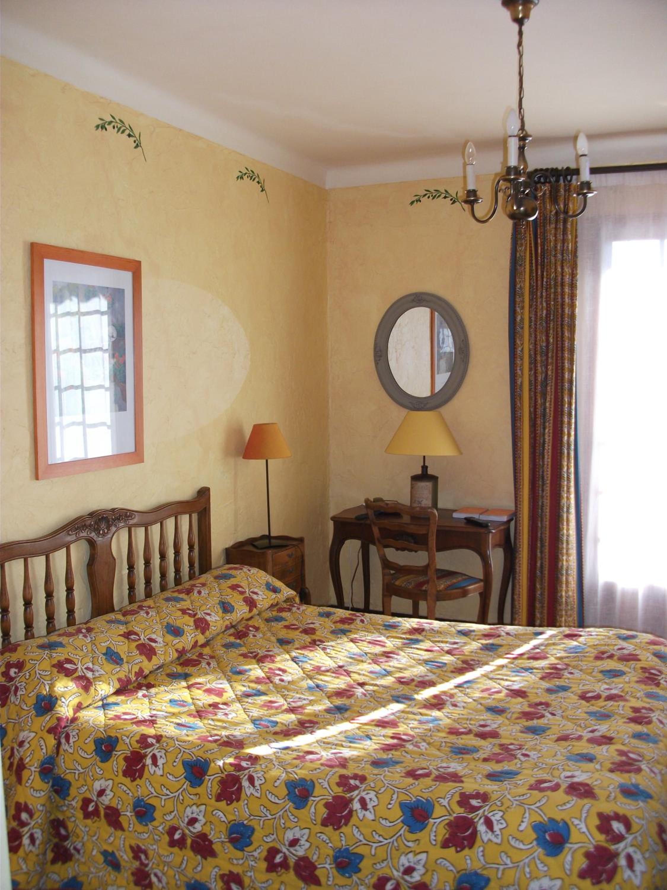 Provençal Double Room with Balcony and Valley View - Photo 1