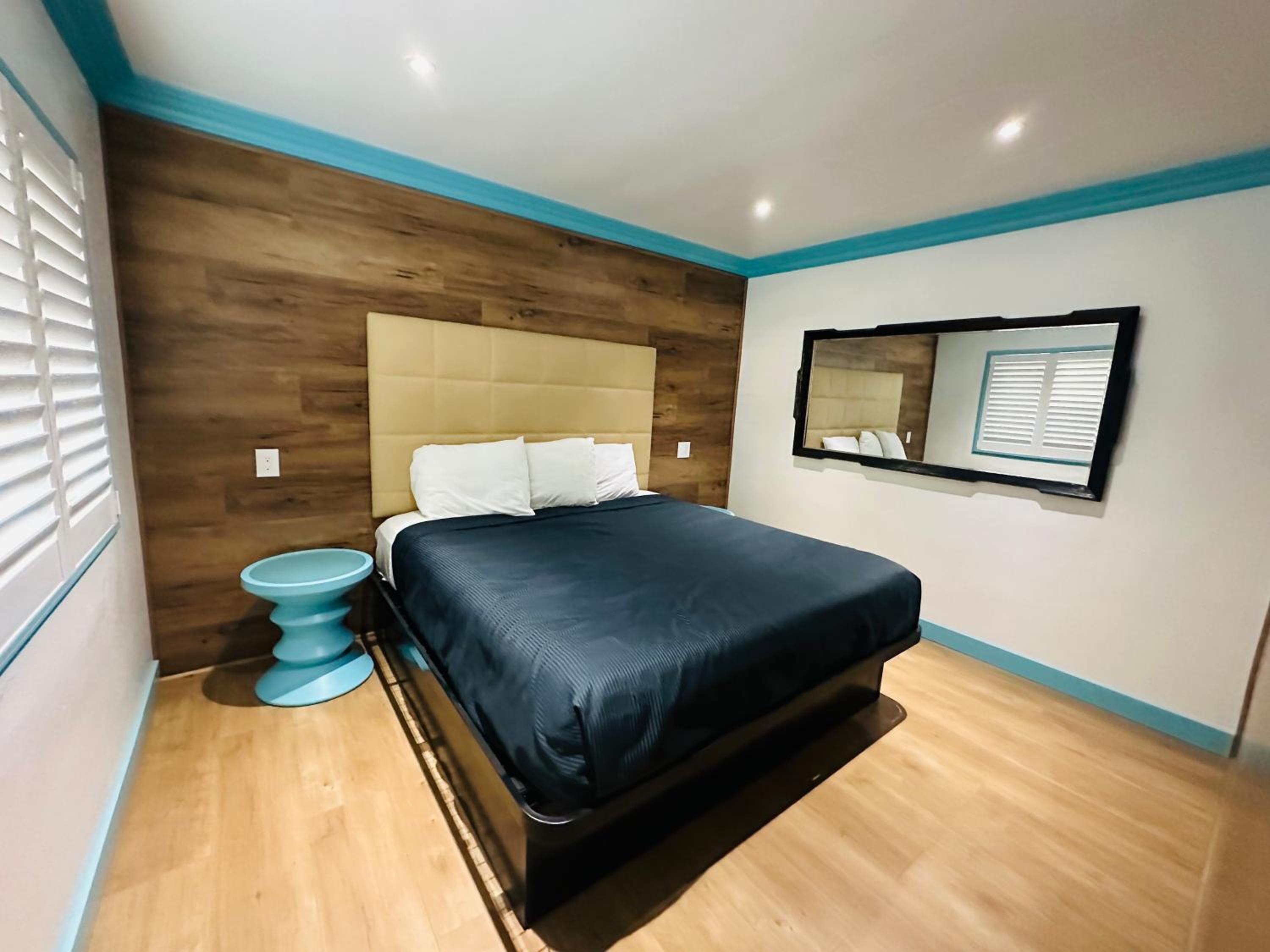 Two-Bedroom Suite - Photo 2