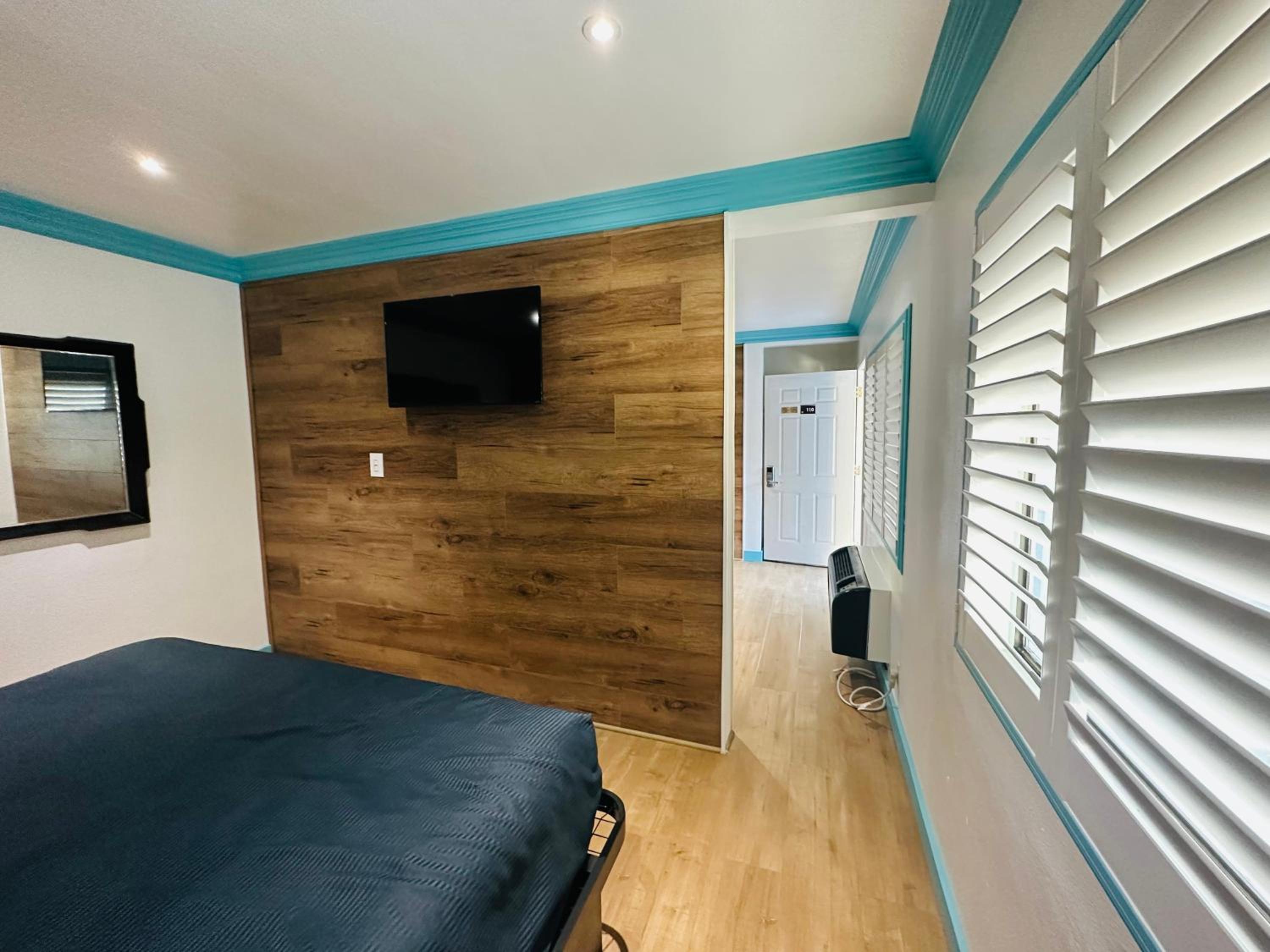 Two-Bedroom Suite - Photo 9