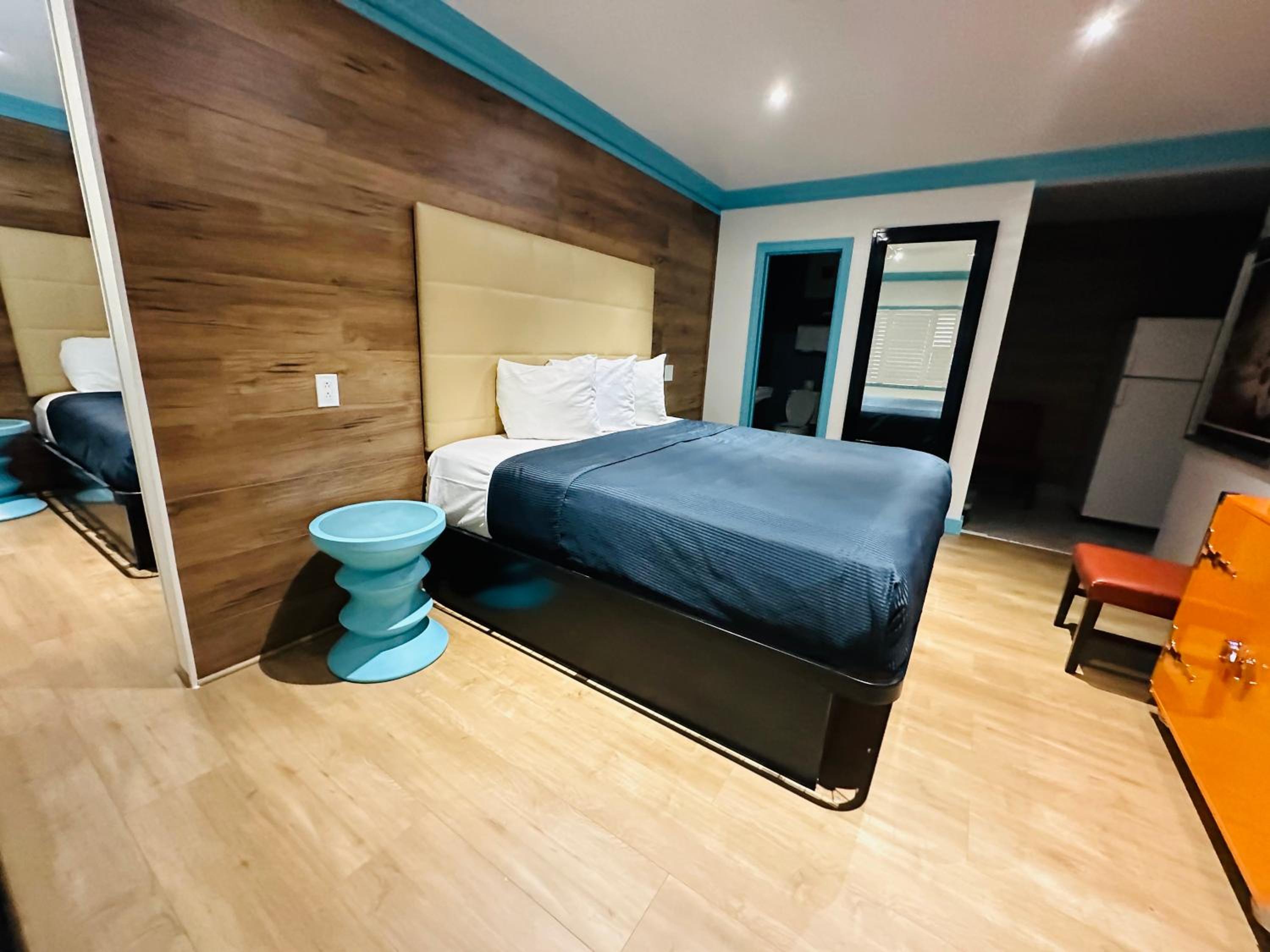 Two-Bedroom Suite - Photo 5
