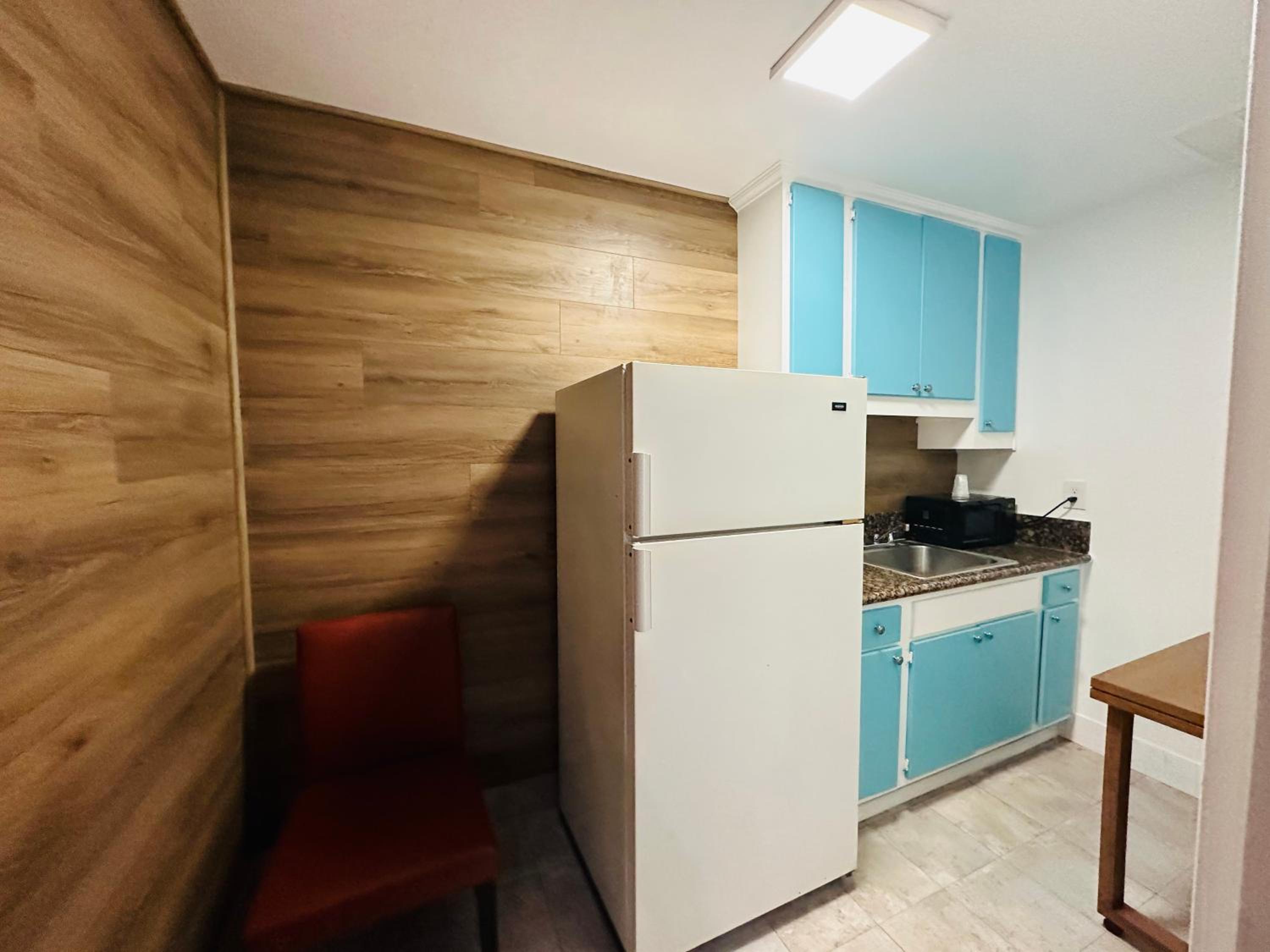 Two-Bedroom Suite - Photo 6