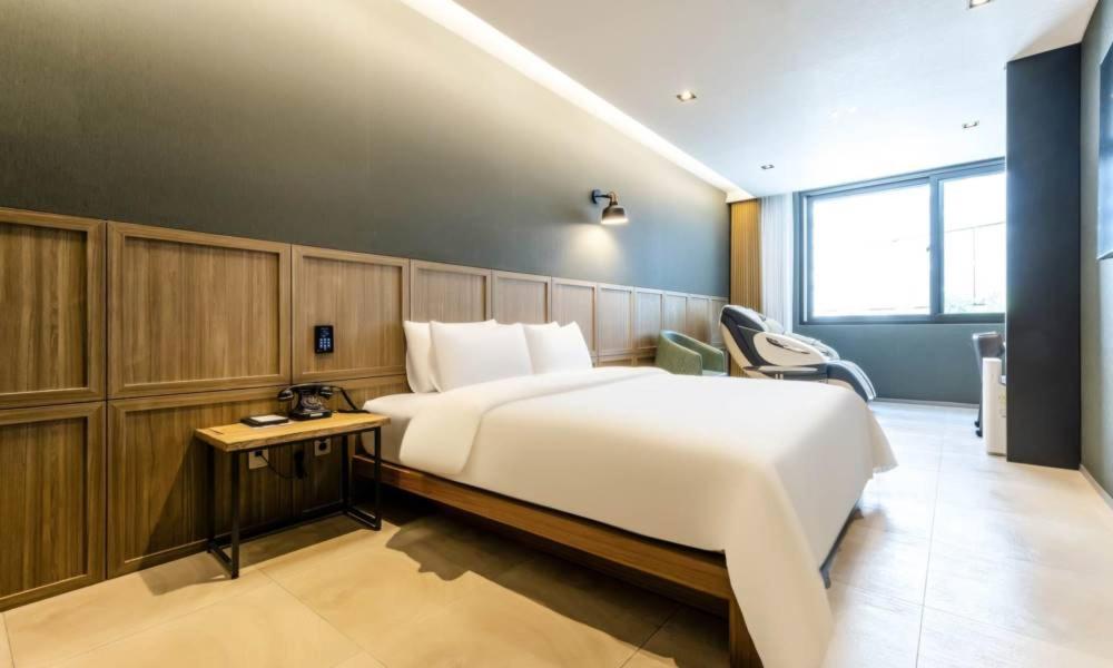 Deluxe Double Room B - Photo 9