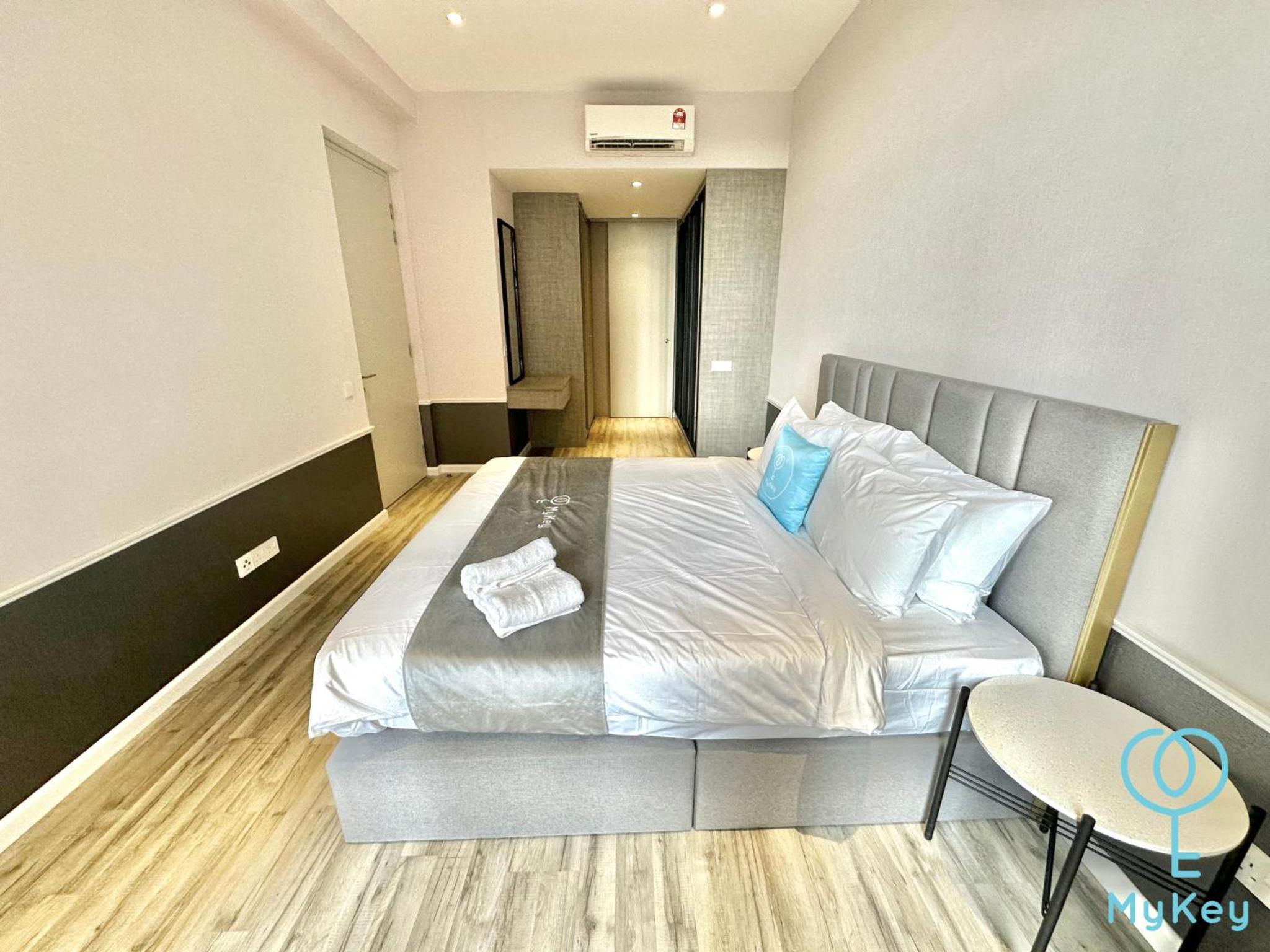 1 Bedroom Suites with Bathtub photo 3