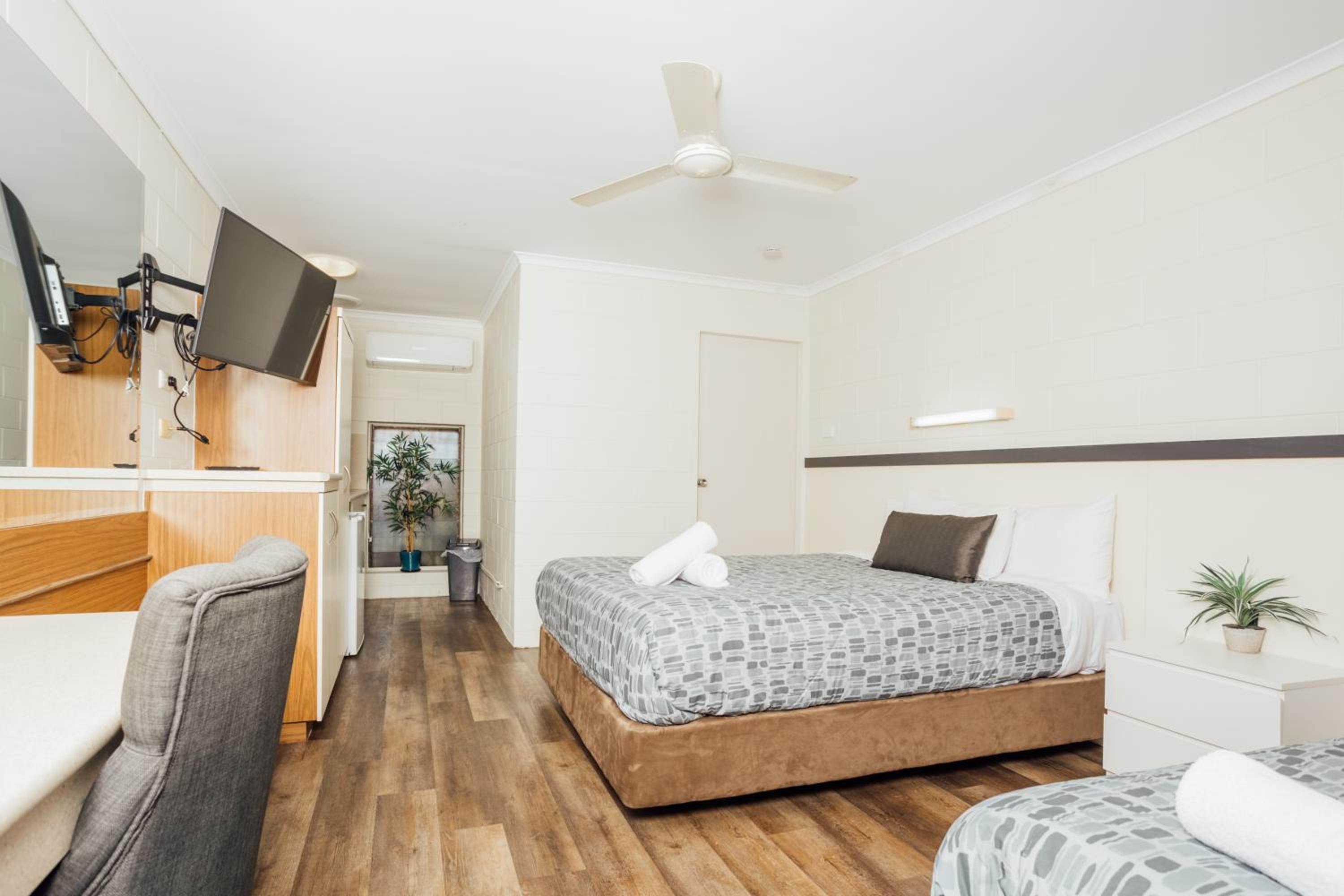 Deluxe Queen Room