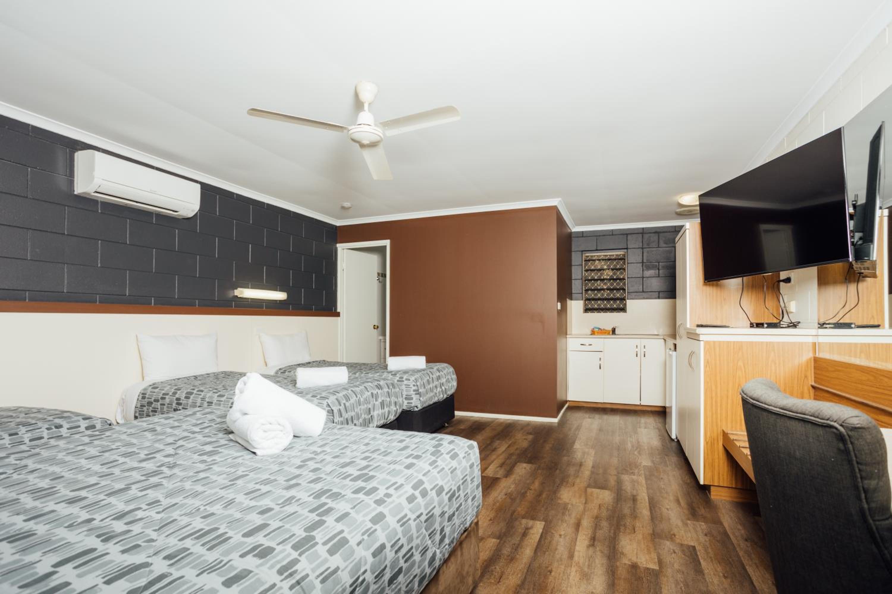 Deluxe Family Room