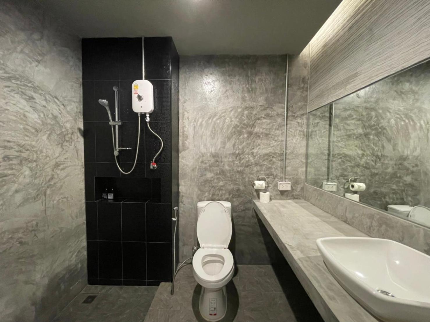 Deluxe King Room - Photo 3