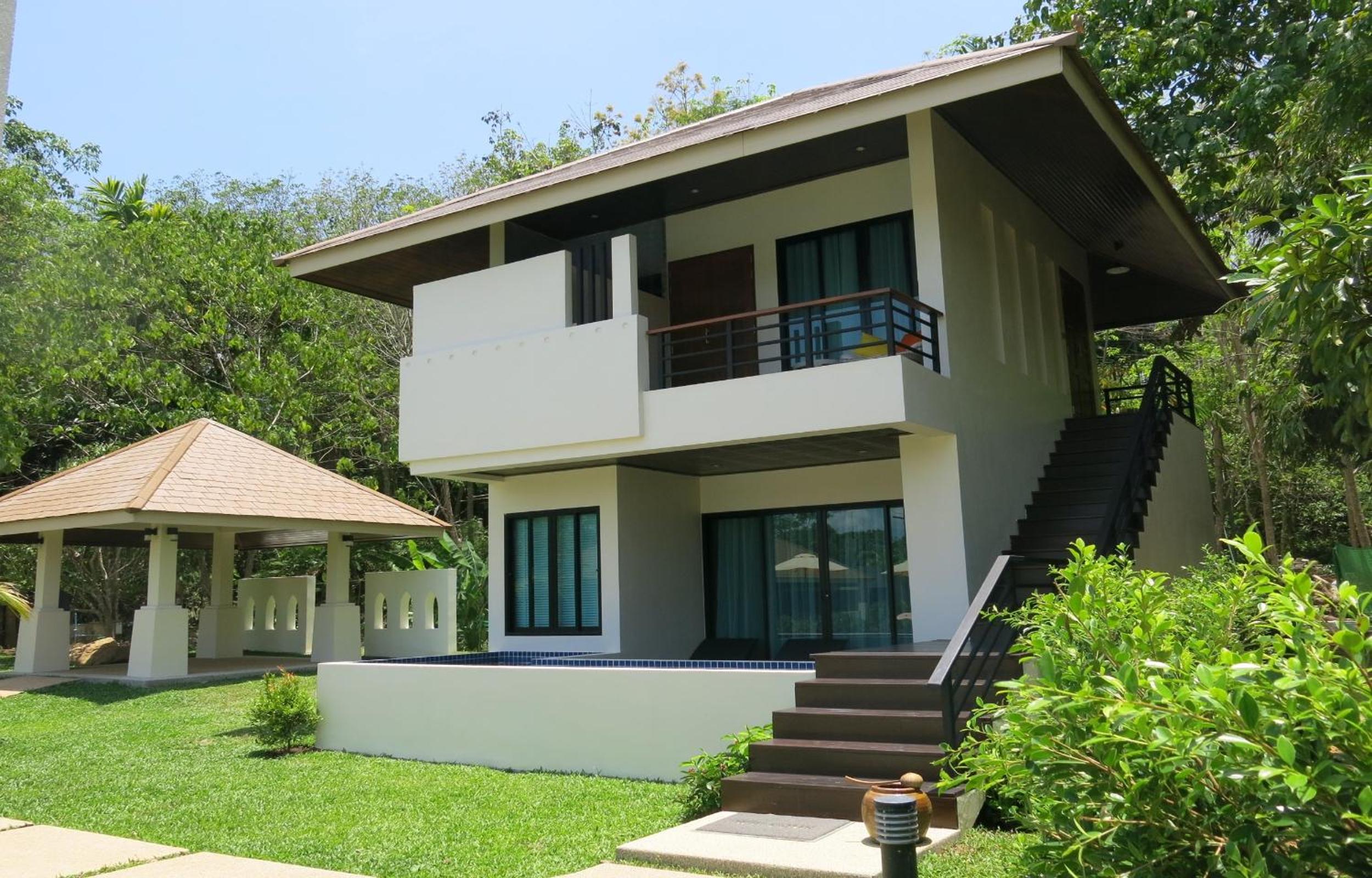 Large Double Room with Pool View - Ground Floor photo 3