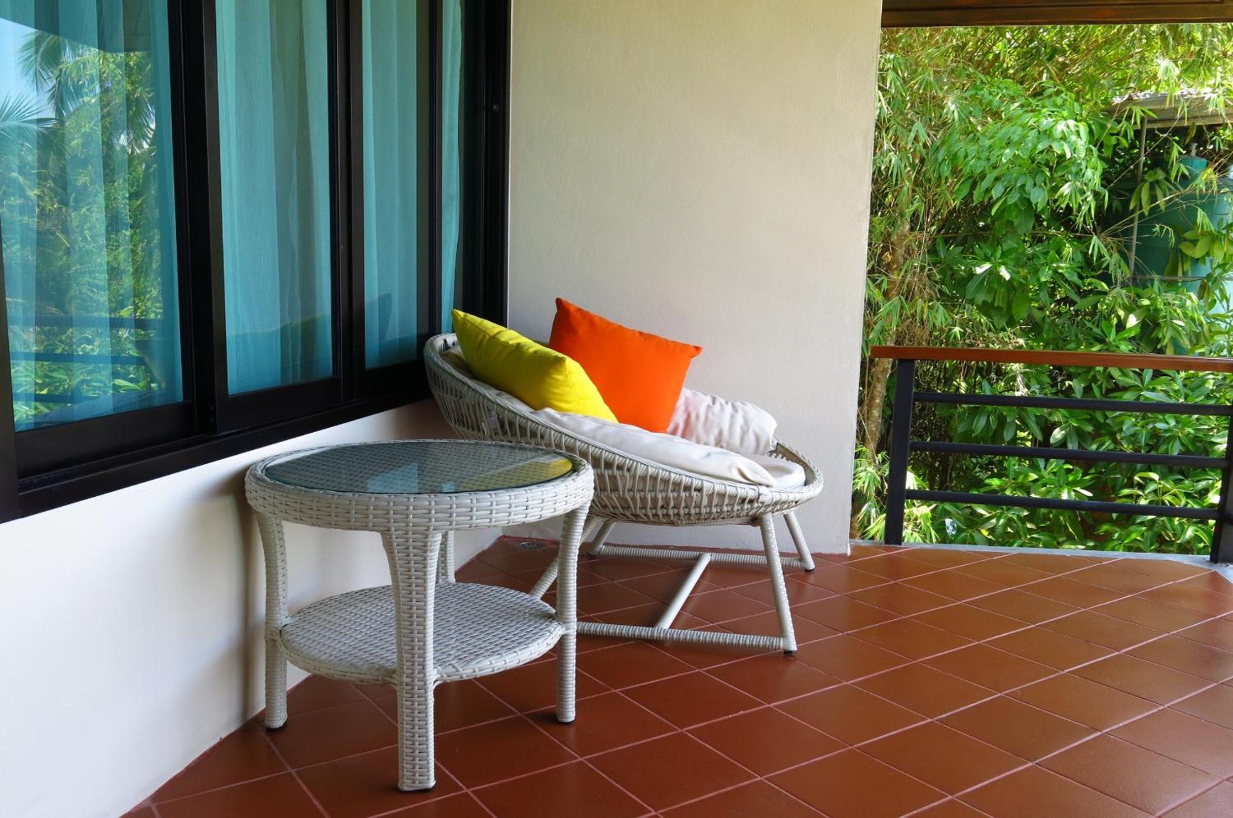 Large Double Room with Pool View - Upper Floor photo 2