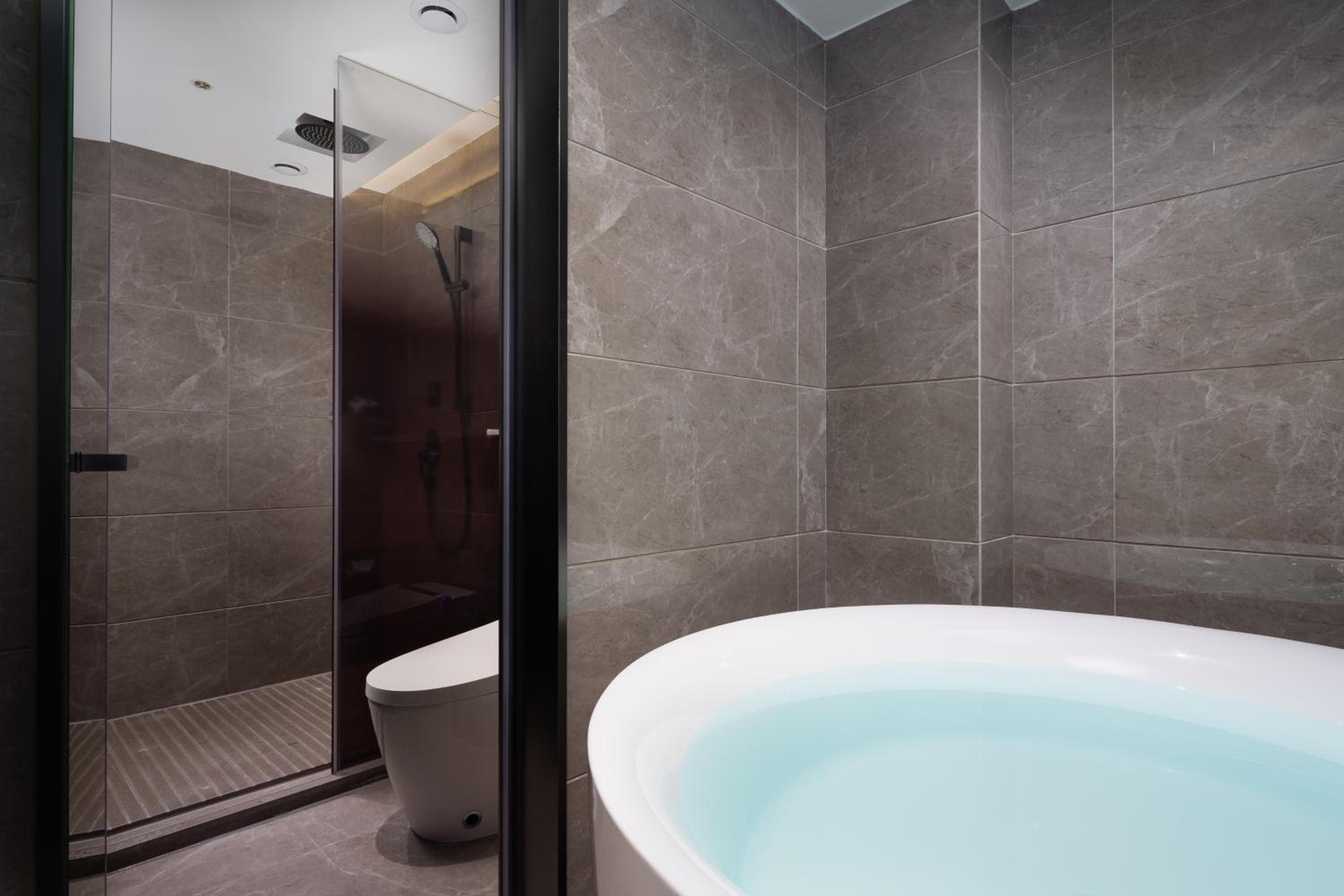 Double Room with Spa Bath photo 2