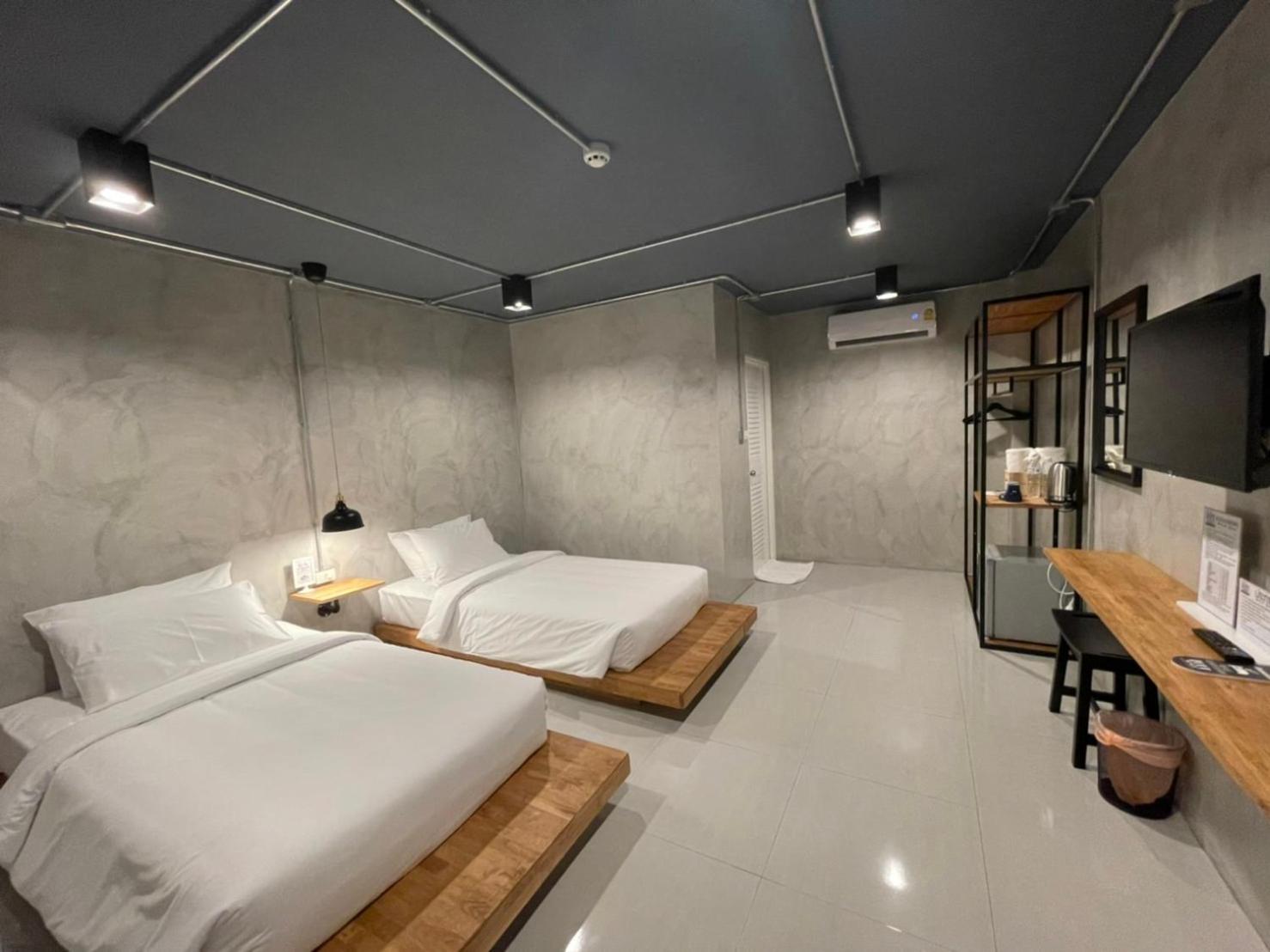 Deluxe Twin Room - Photo 10