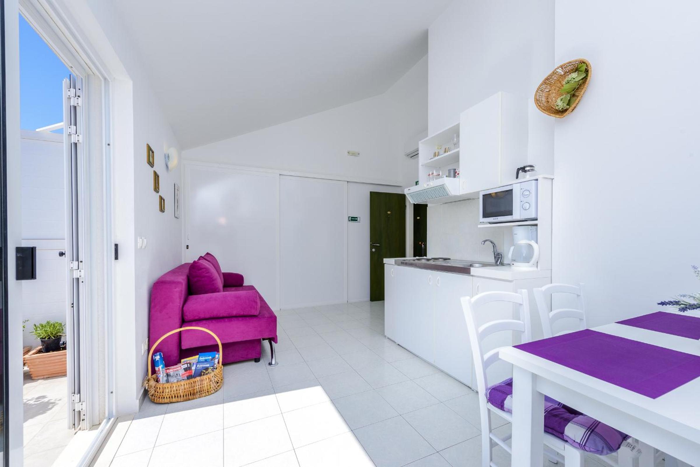 One-Bedroom Apartment with Balcony and Sea View (4 Adults)  photo 3