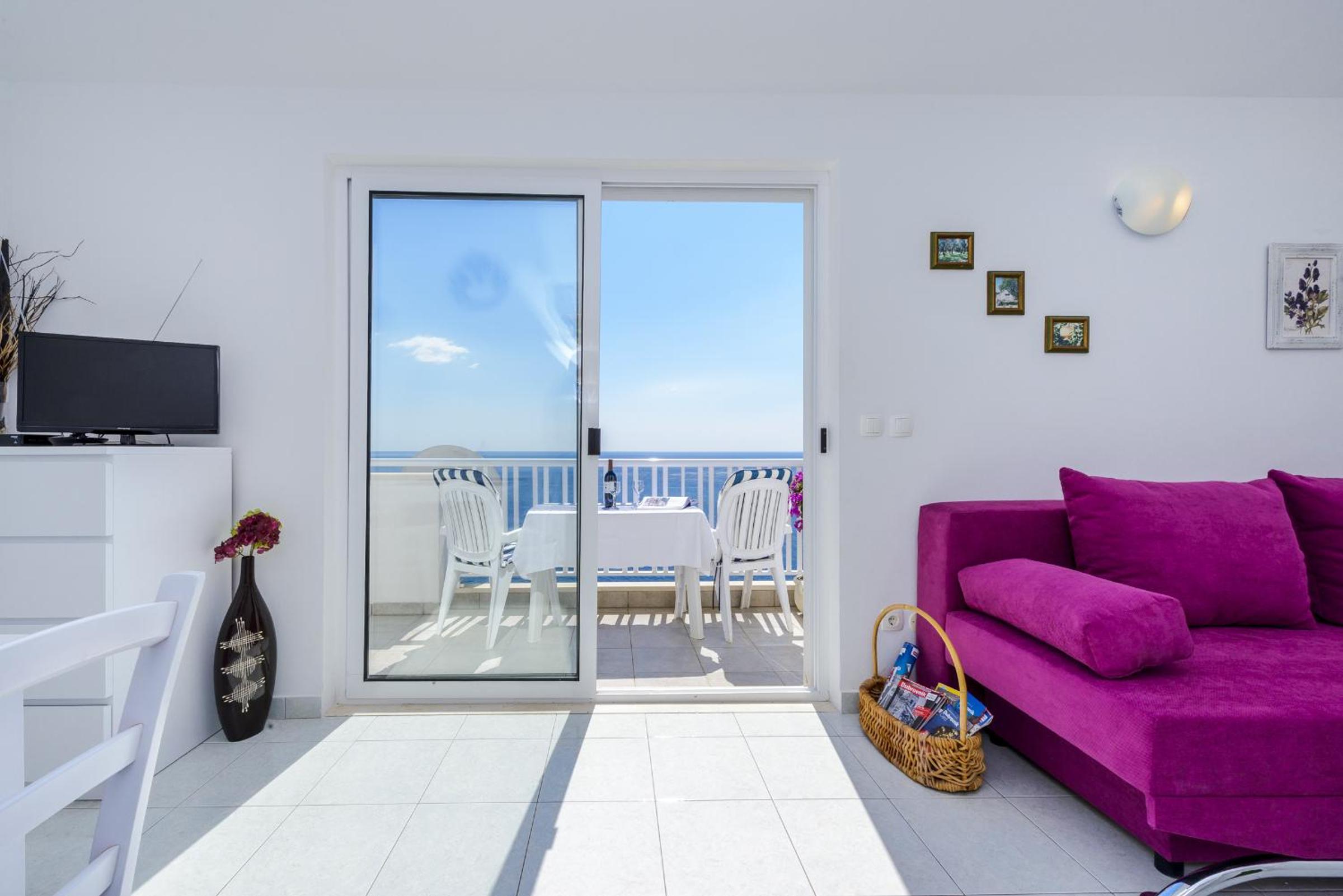 One-Bedroom Apartment with Balcony and Sea View (4 Adults)  photo 2