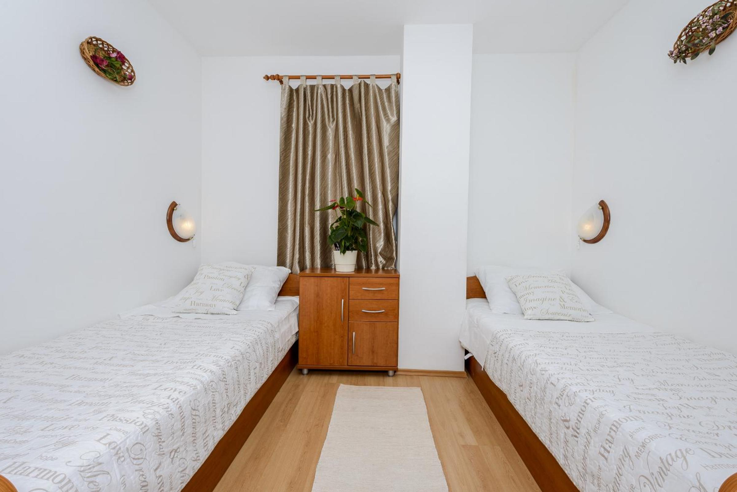 One-Bedroom Apartment with Balcony and Sea View (4 Adults)  photo 1