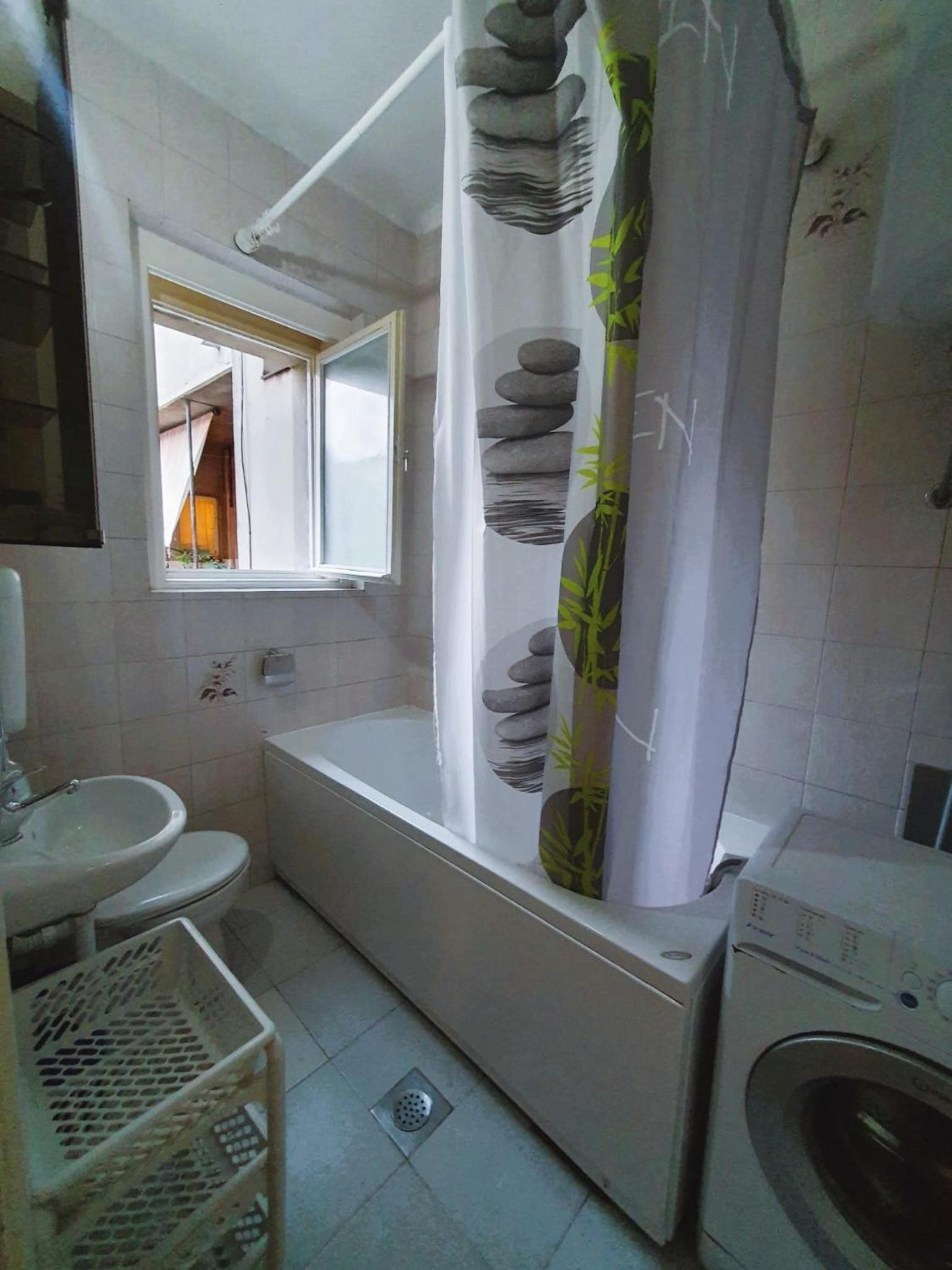 Apartment with Balcony - Photo 9