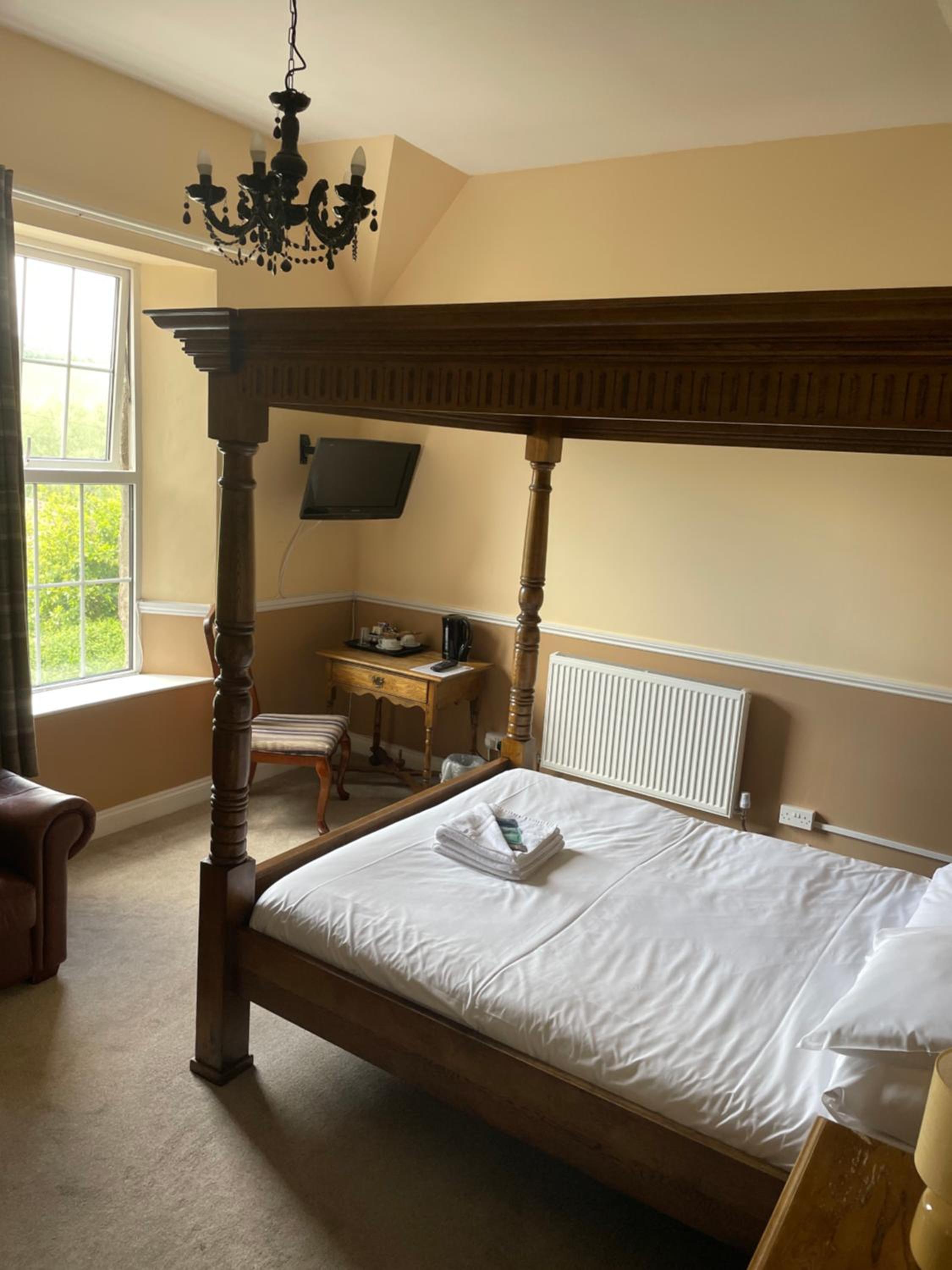 Double Room with Four Poster Bed - Photo 1