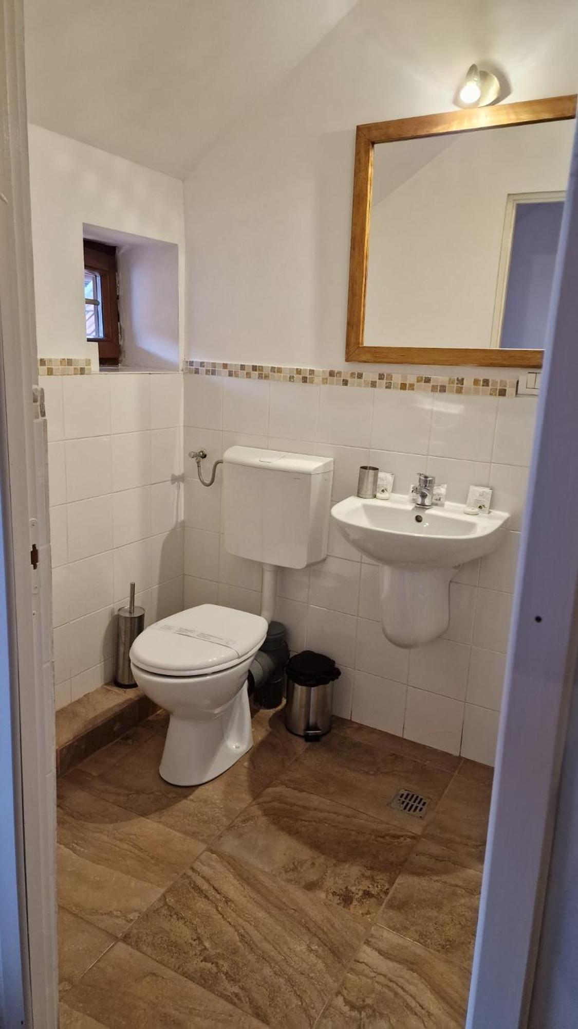 Double Room with Private Bathroom photo 3