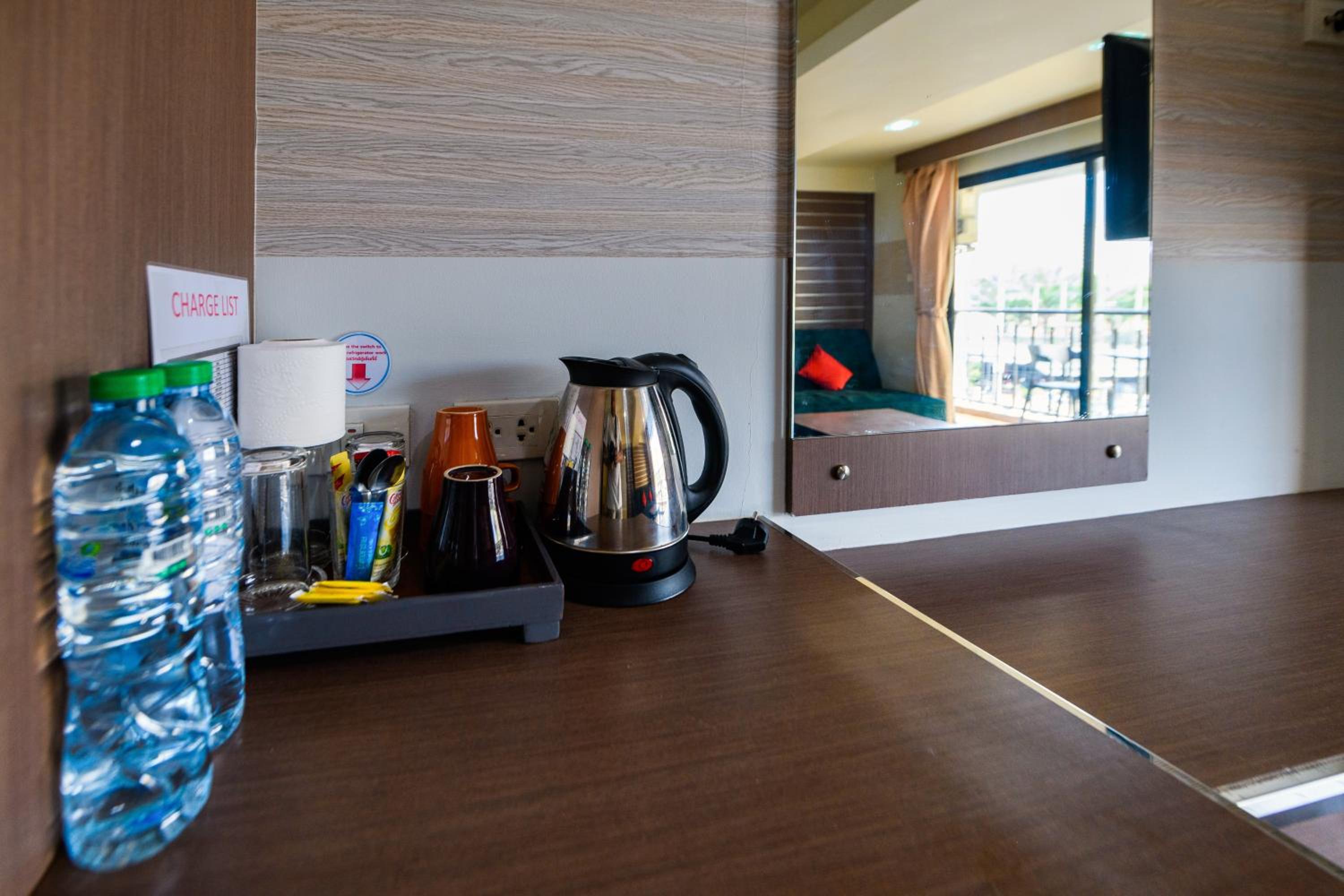 Deluxe Suite with City View - Photo 16