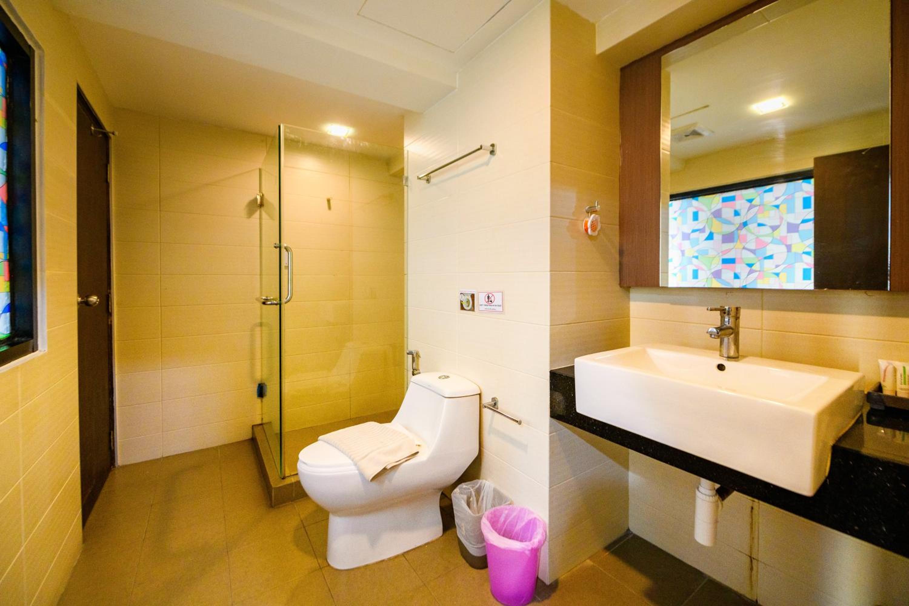 Deluxe Suite with City View - Photo 12