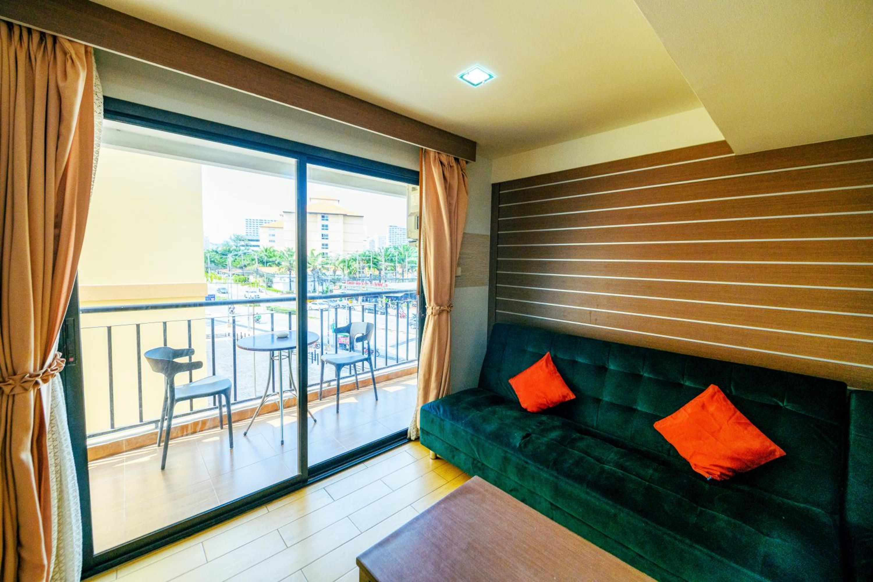 Deluxe Suite with City View - Photo 1