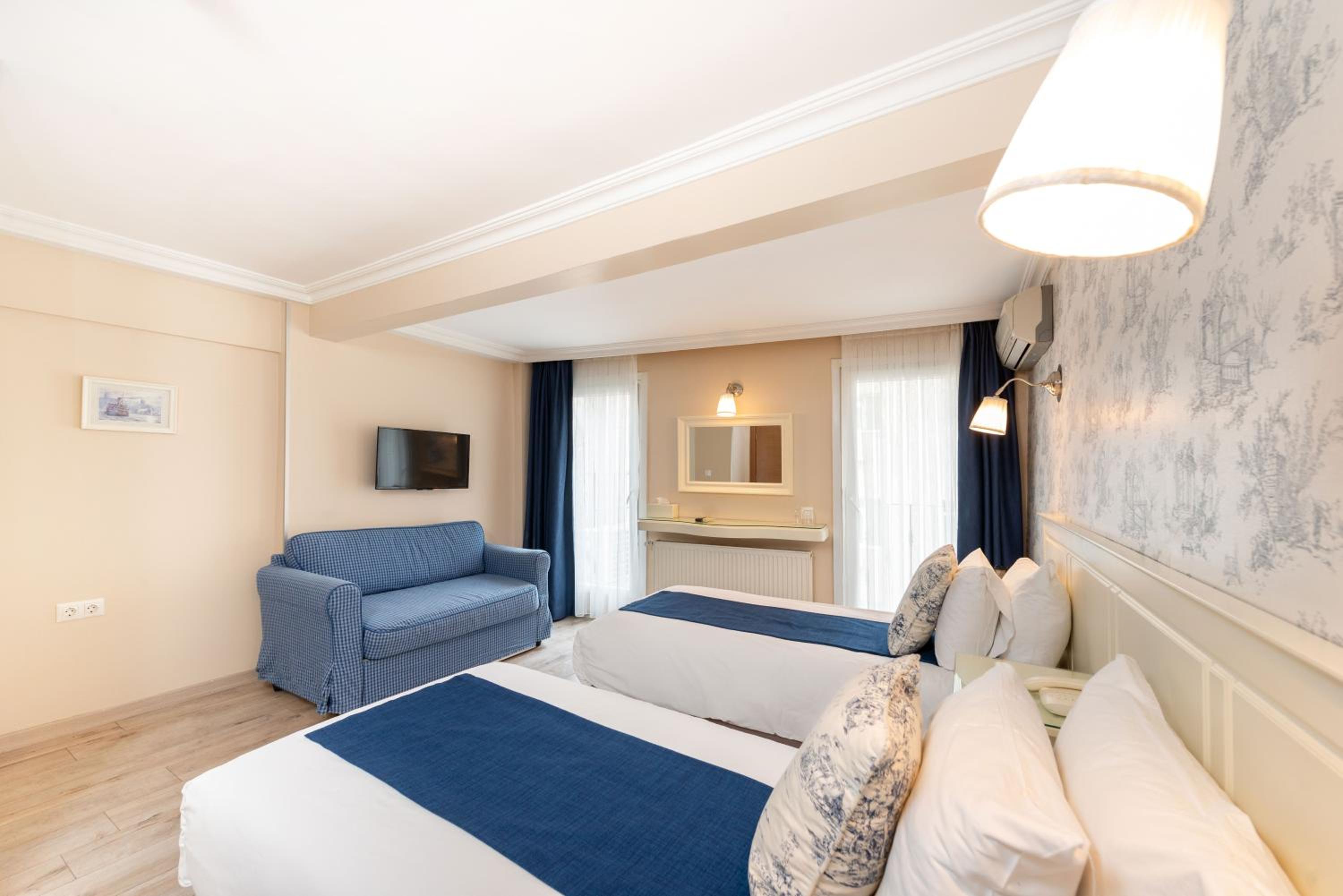 Deluxe Double or Twin Room photo 1