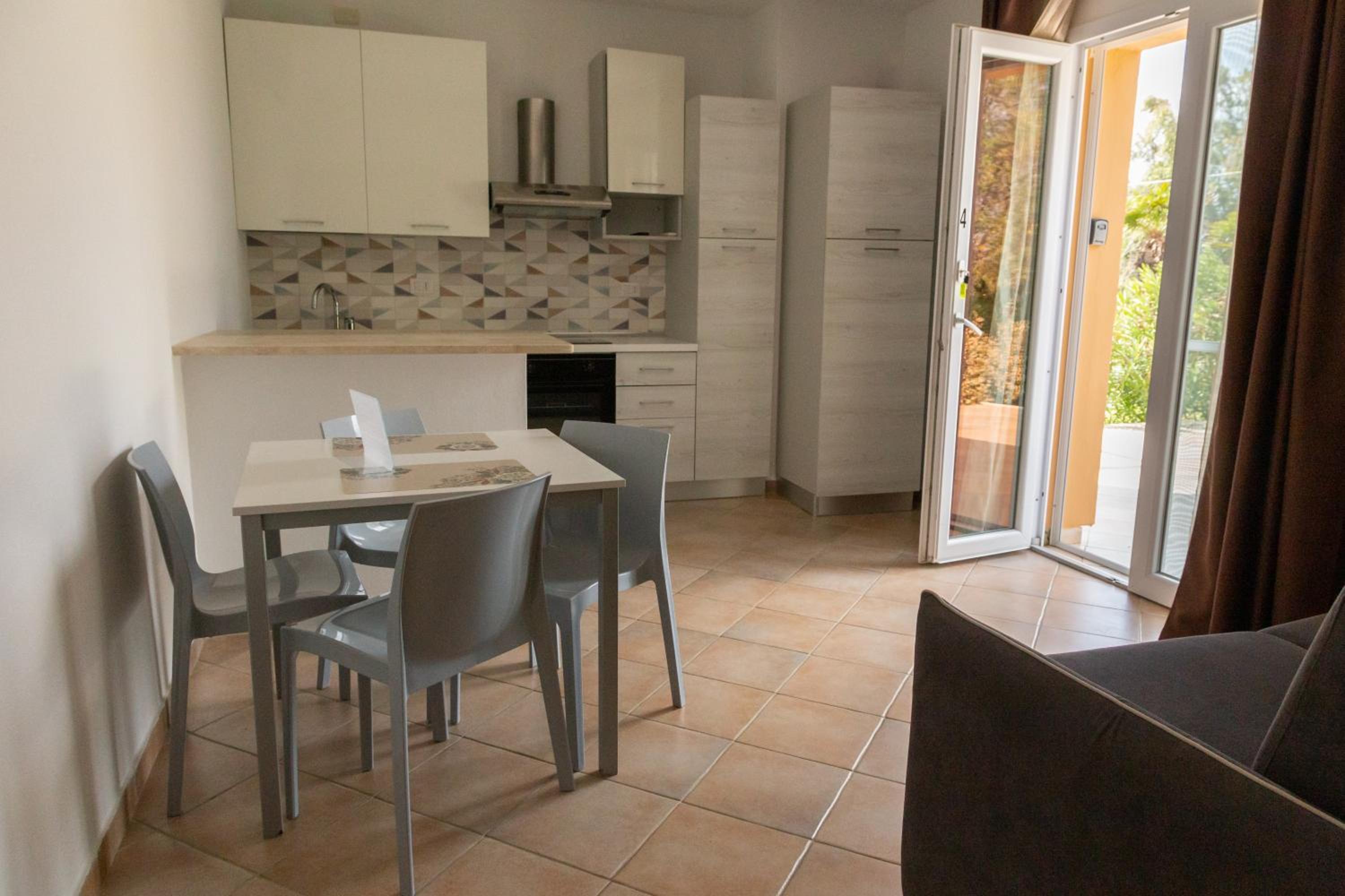 Superior One-Bedroom Apartment with Balcony