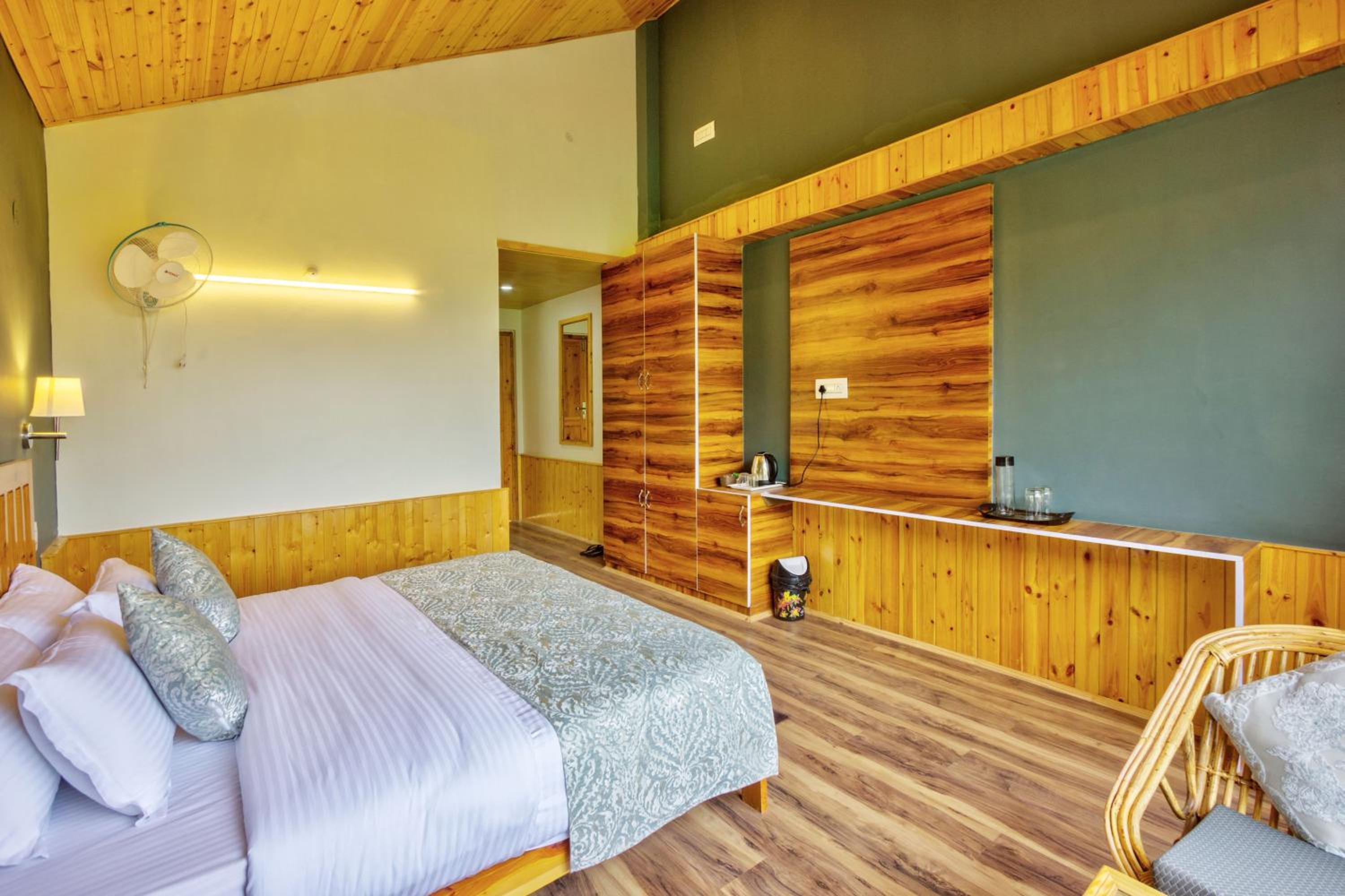 Double Room with Mountain View - Photo 2
