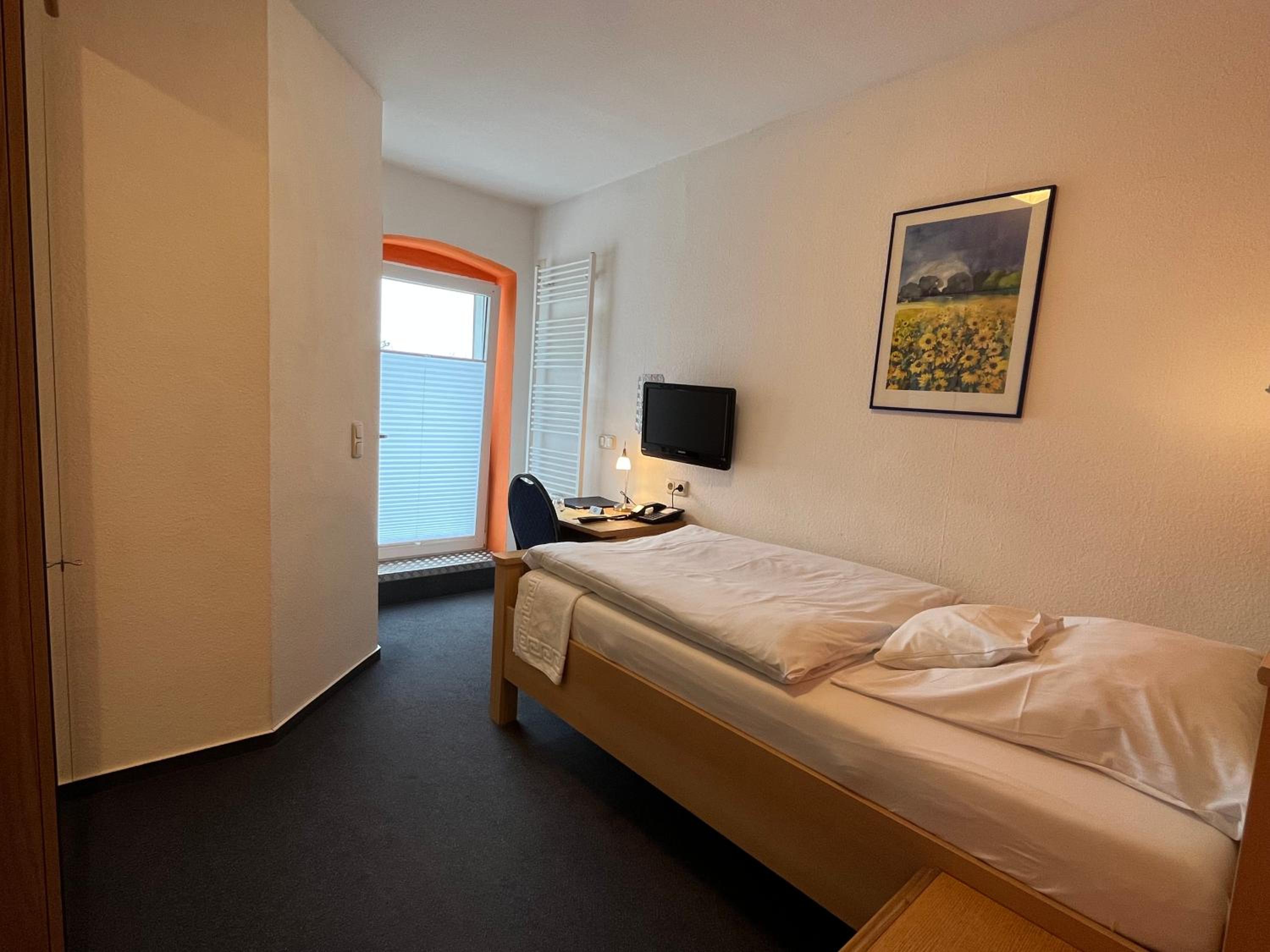 Single Room photo 2
