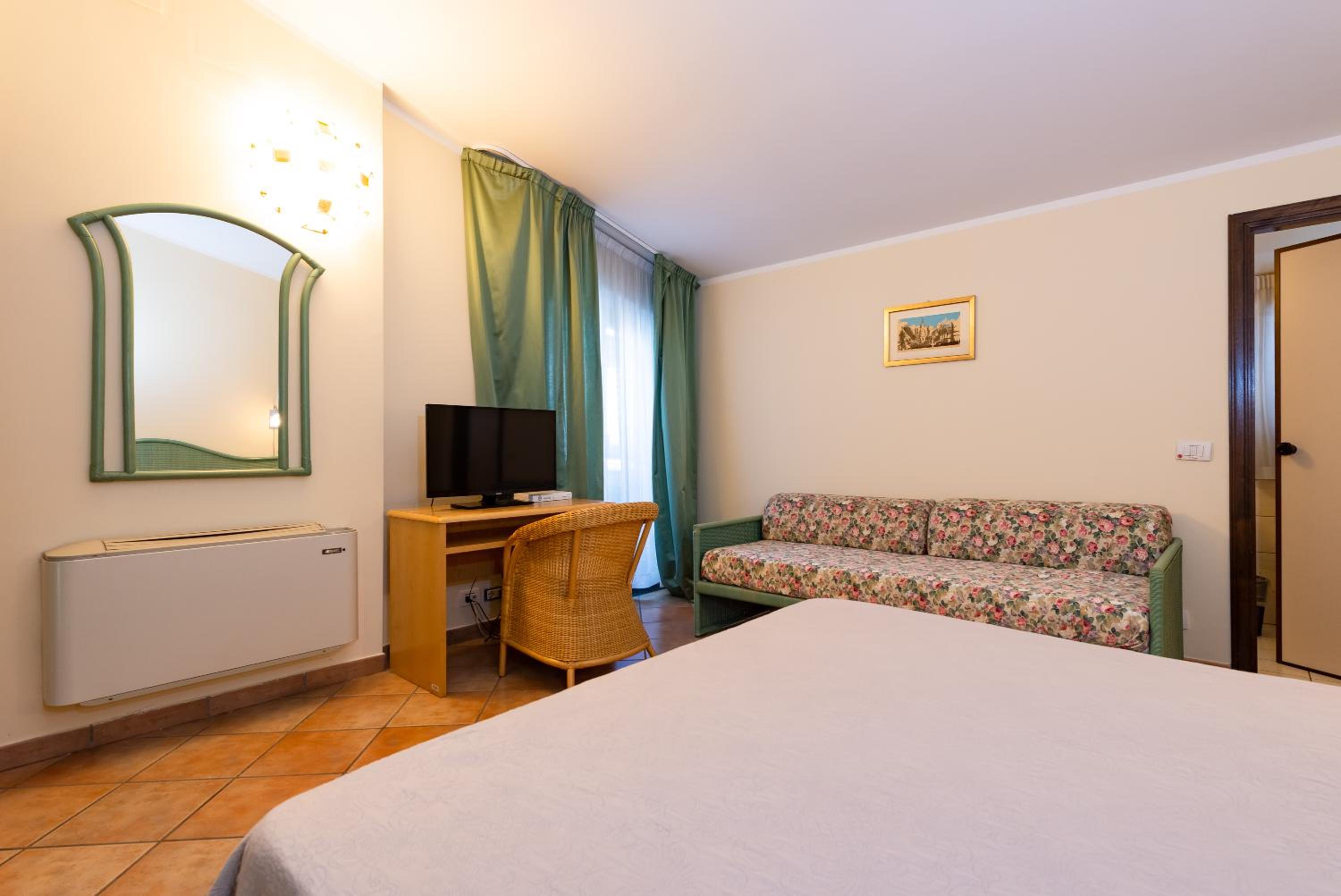 Deluxe Double Room - Photo 3
