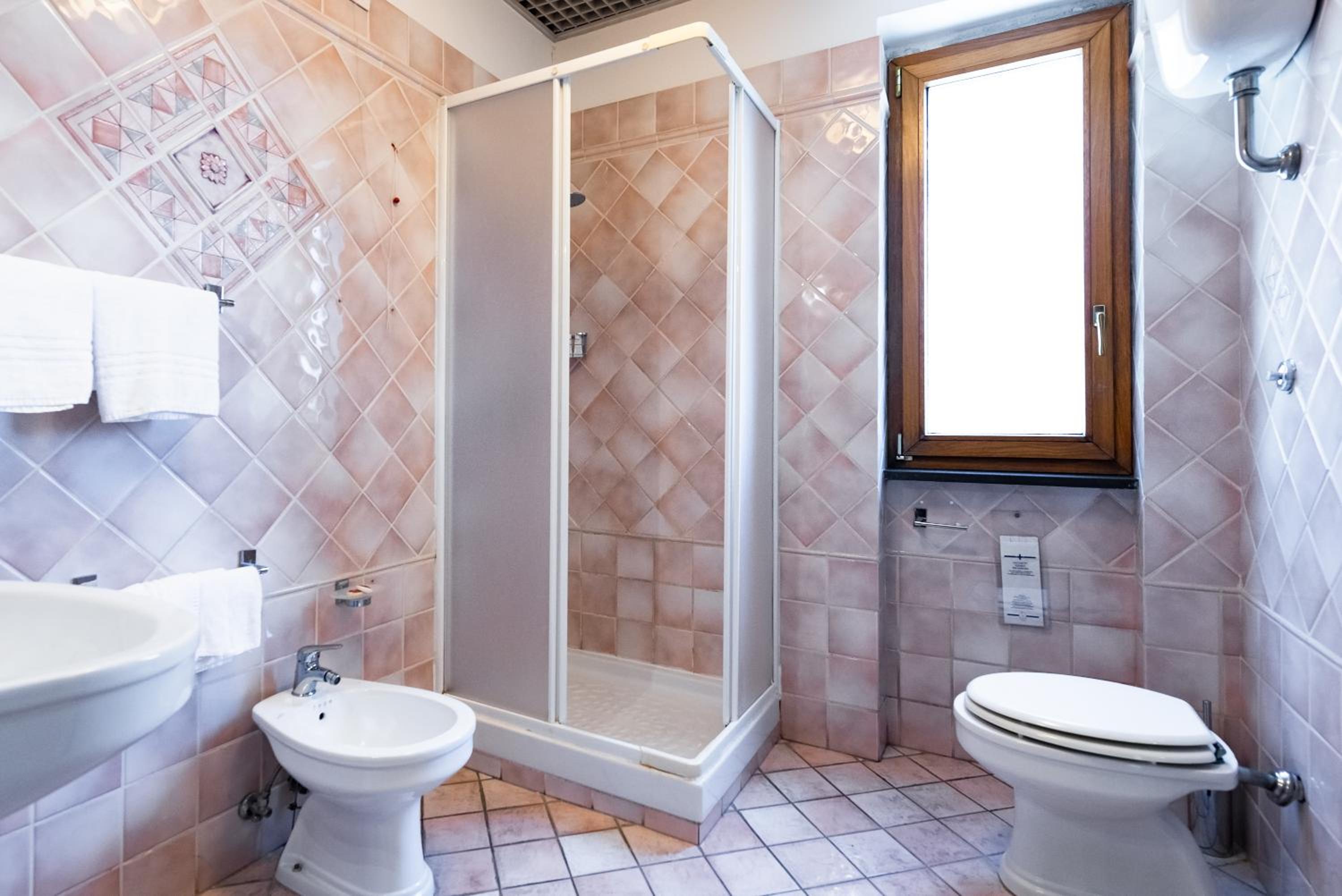 Standard Double or Twin Room - Photo 4