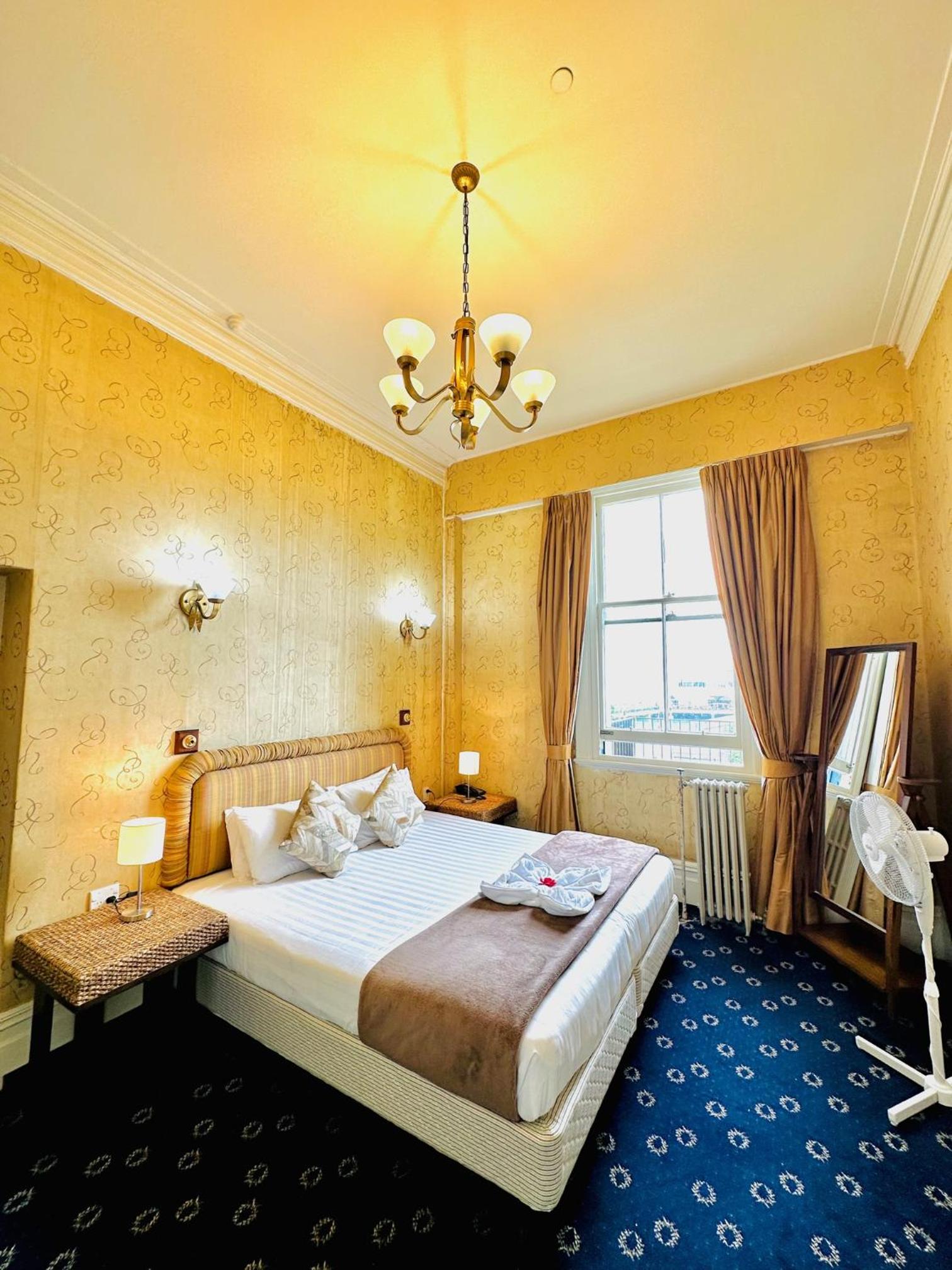 One-Bedroom Suite with Harbor View
