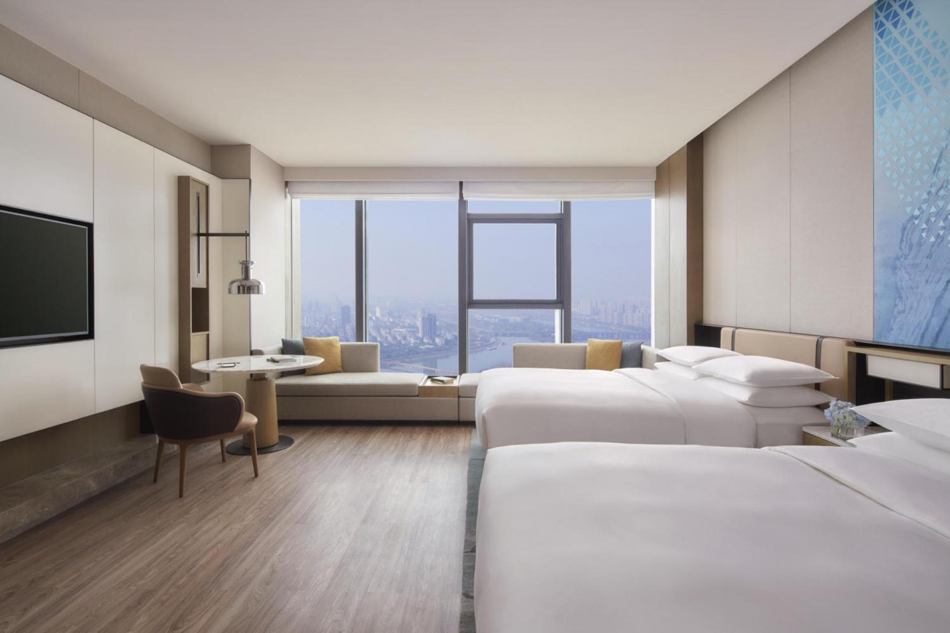 Executive Double Room with Two Double Beds and City View - Executive Level photo 3