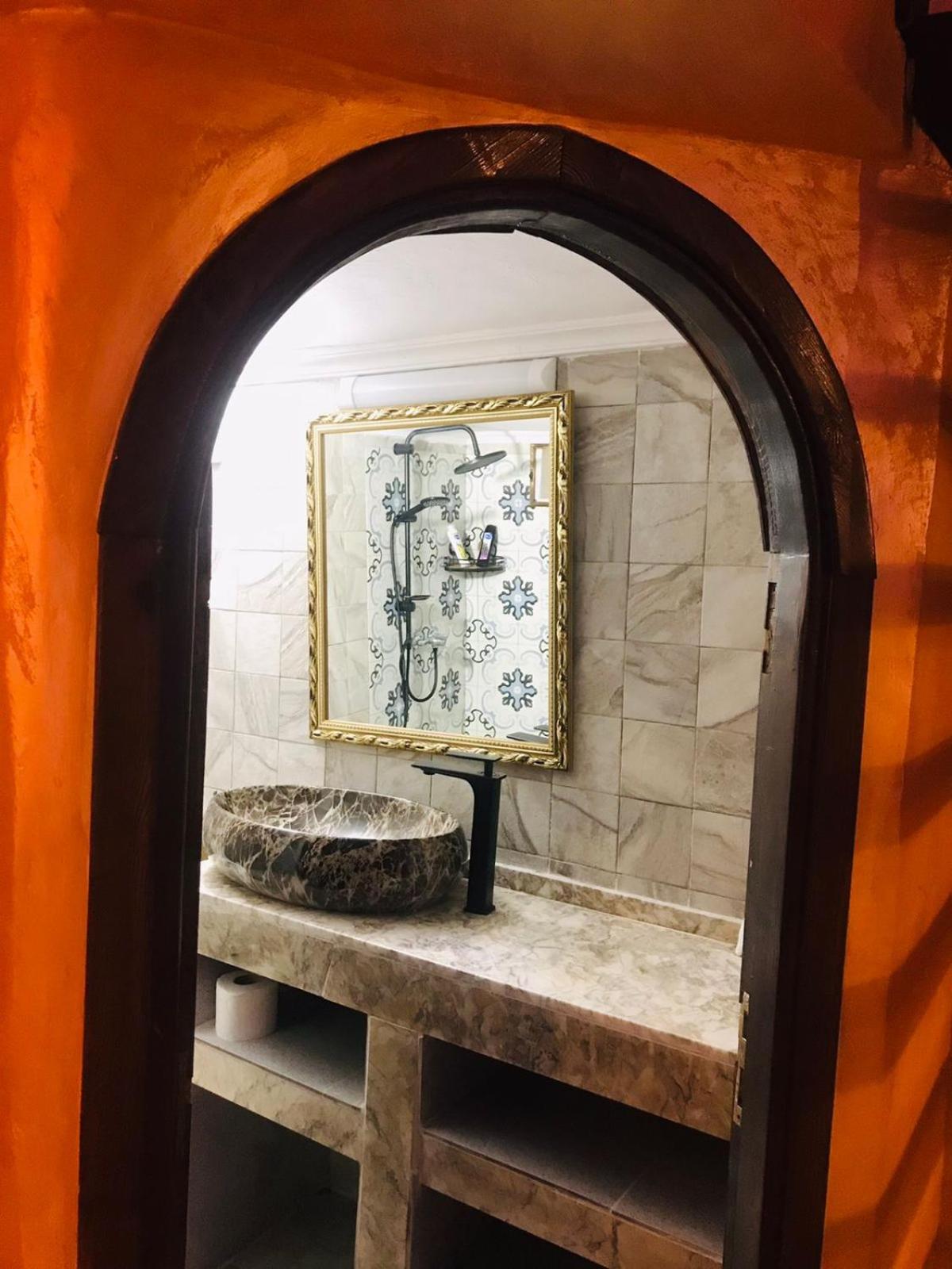 Deluxe Queen Room with Two Queen Beds - Photo 10