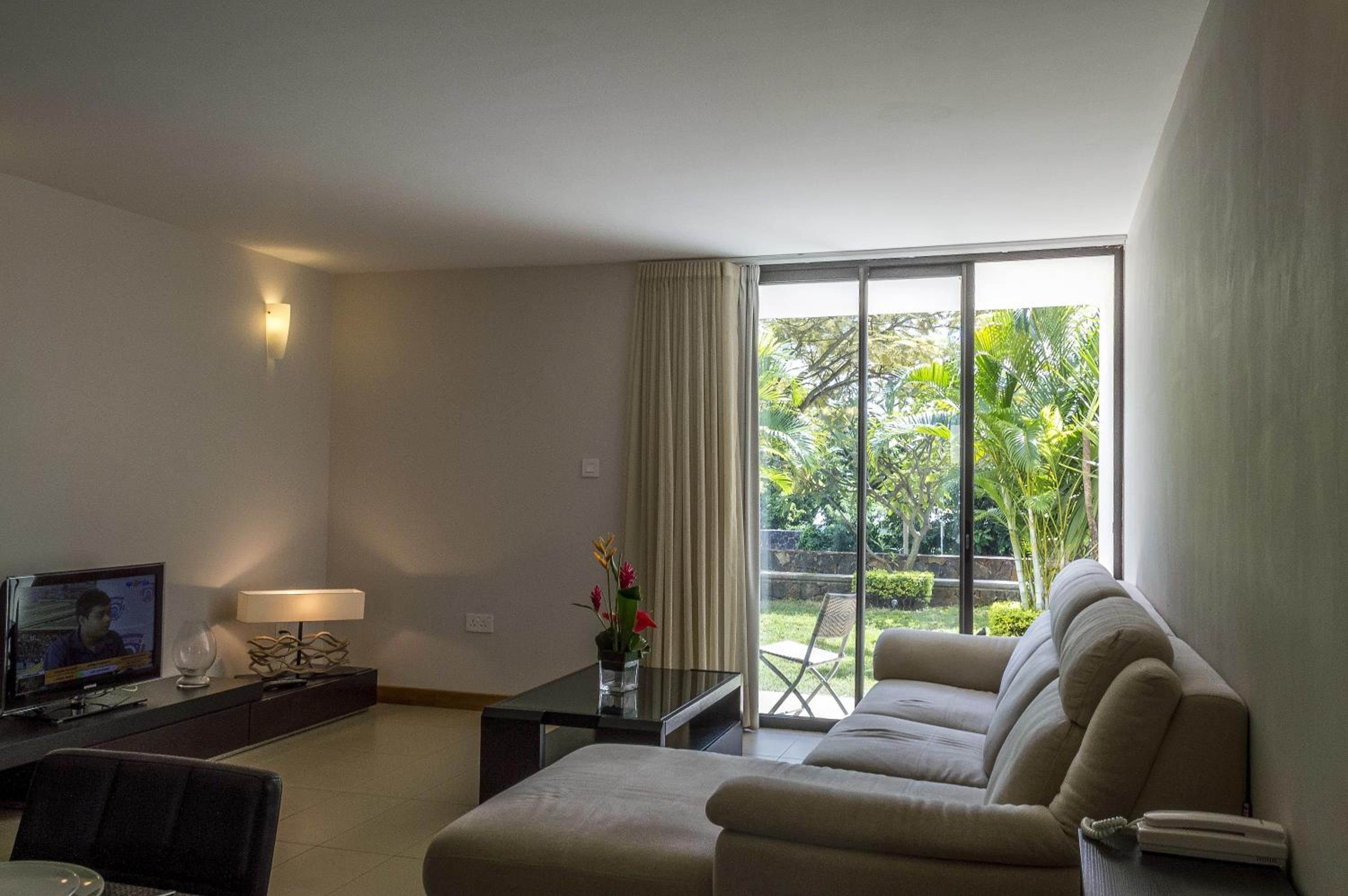 Luxury One-Bedroom Apartment photo 2