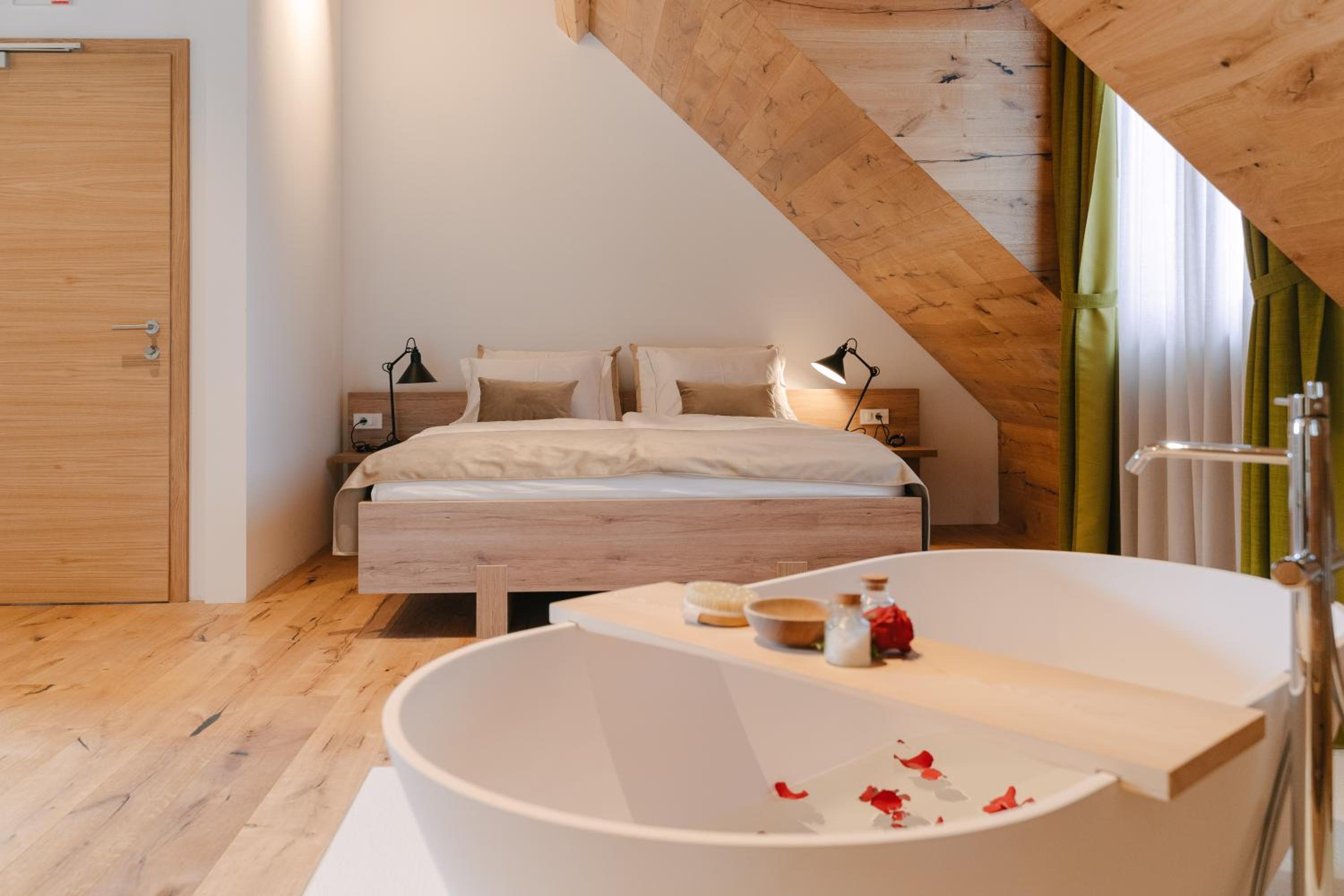 Deluxe Suite - Photo 11