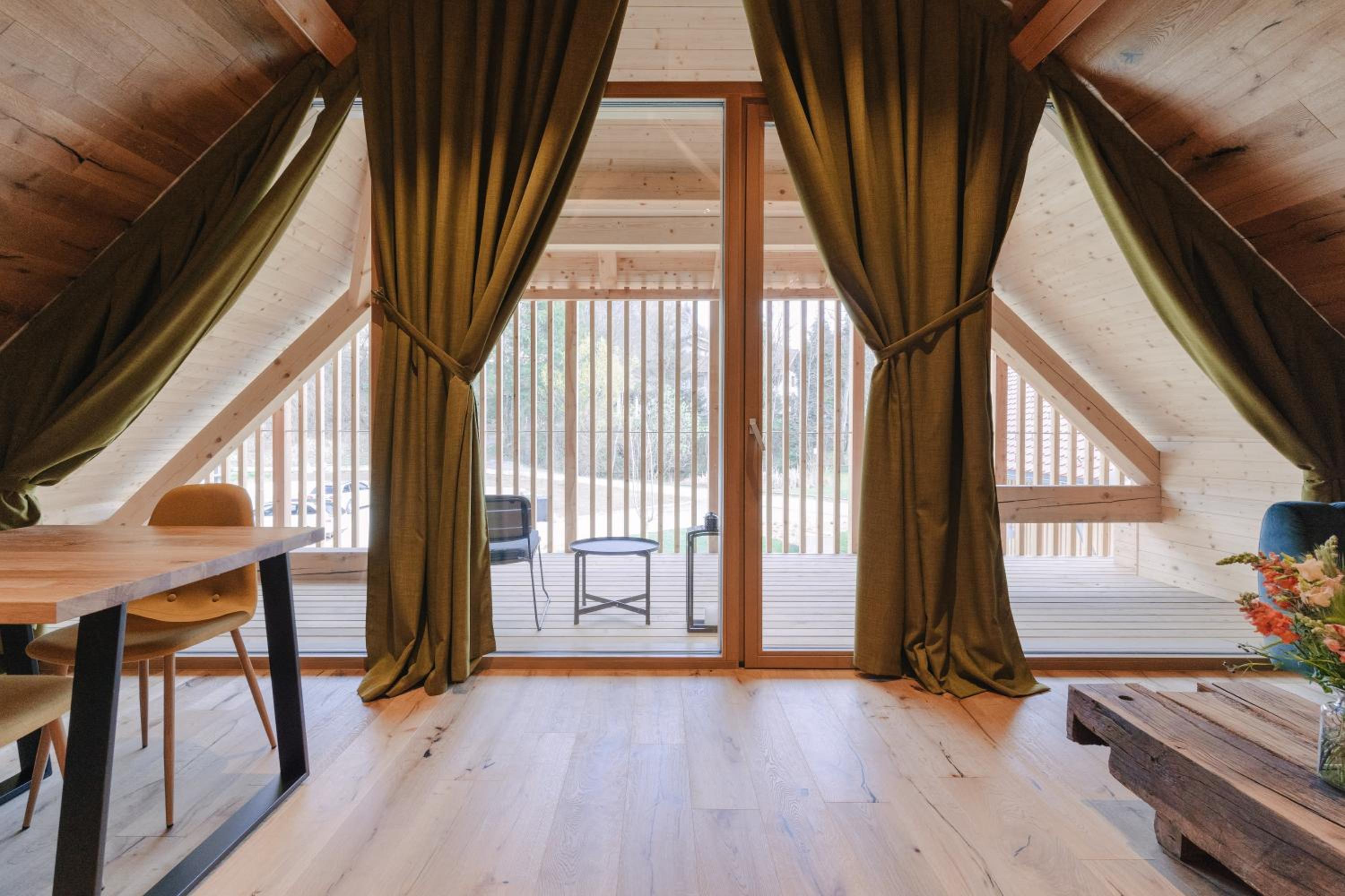 Deluxe Suite - Photo 5