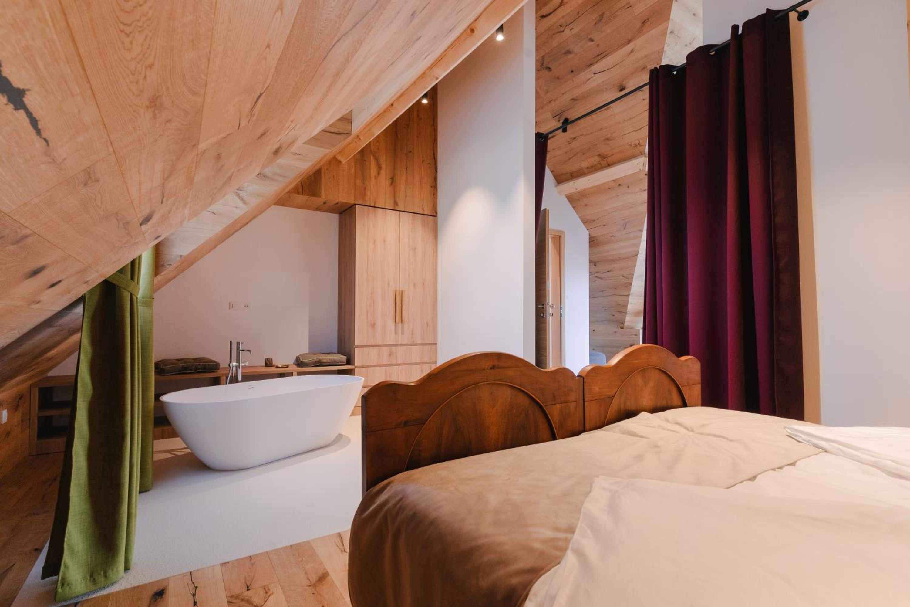 Superior Suite - Photo 10