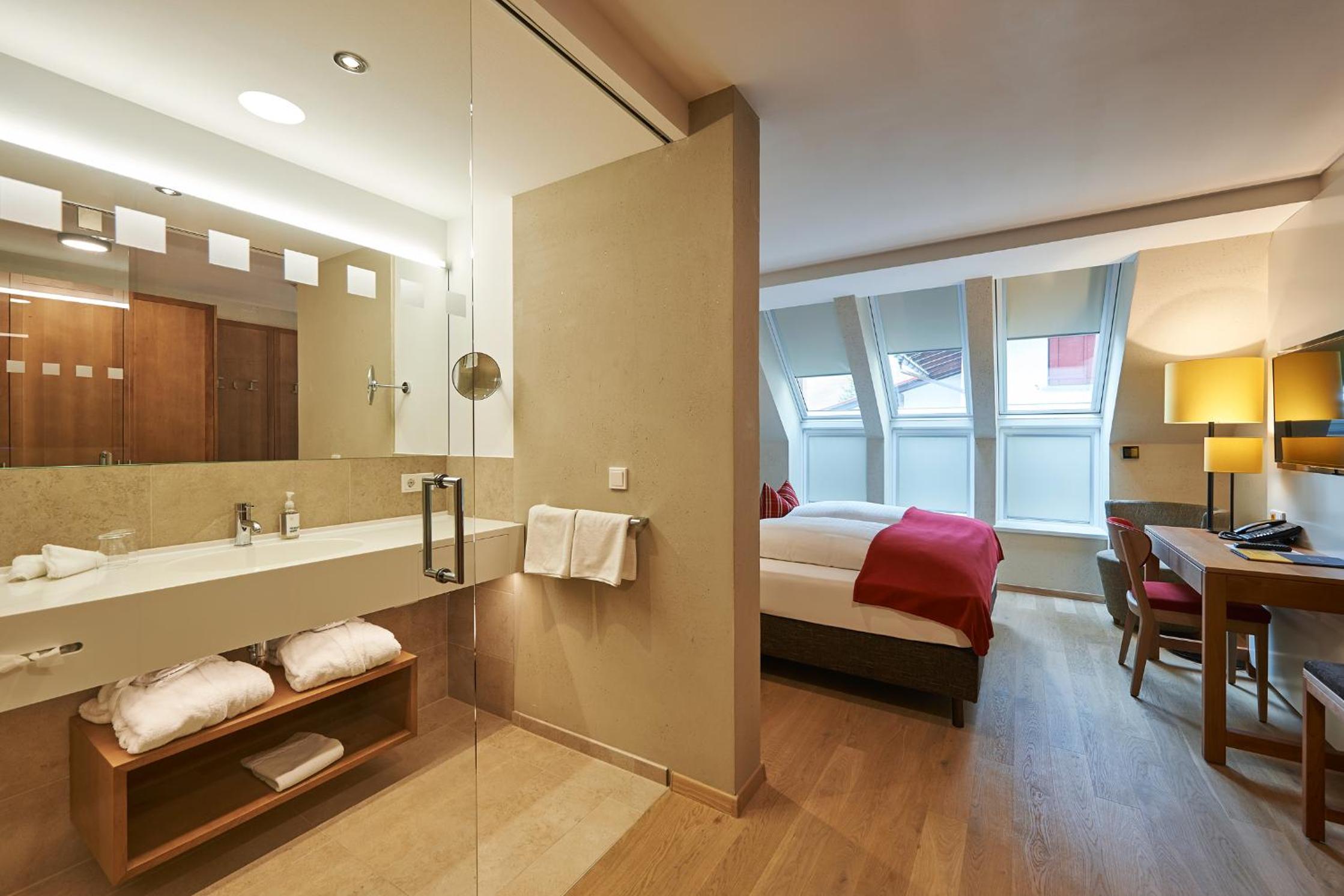 Deluxe Double or Twin Room - Photo 2