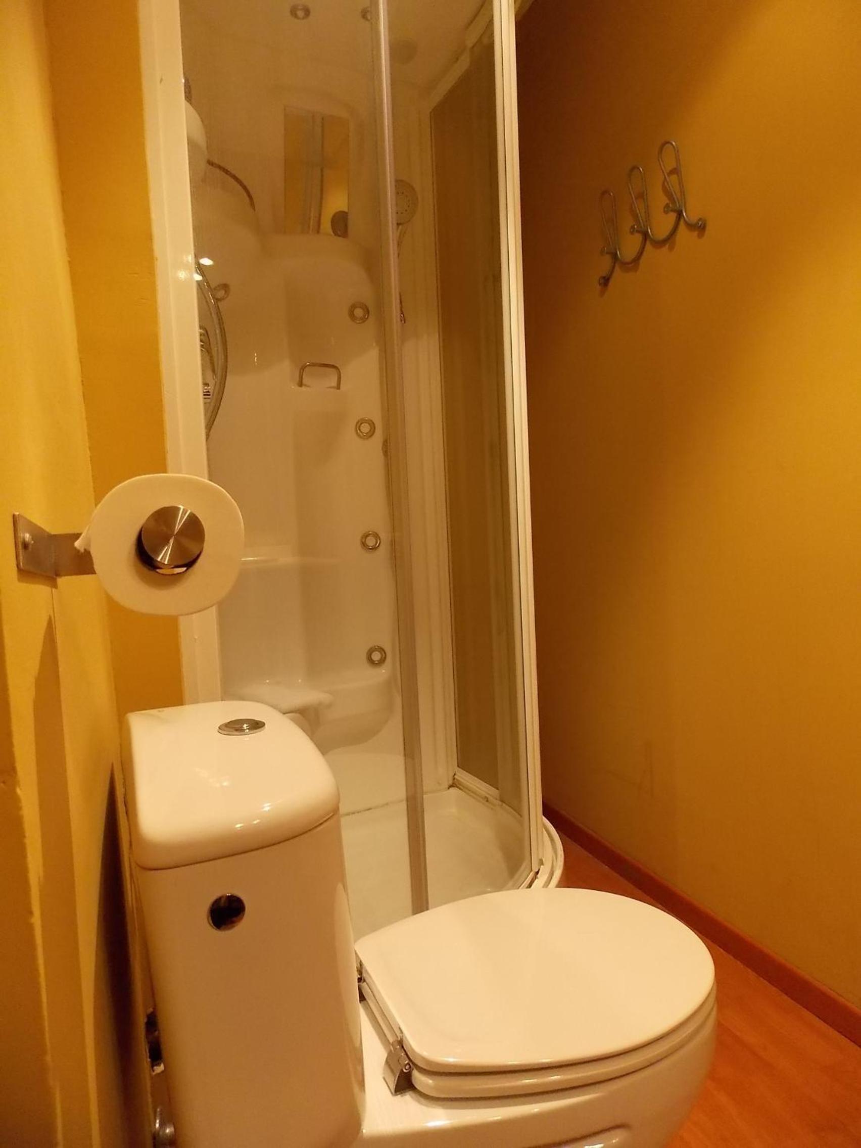 One-Bedroom Apartment (2 - 4 Adults) photo 3