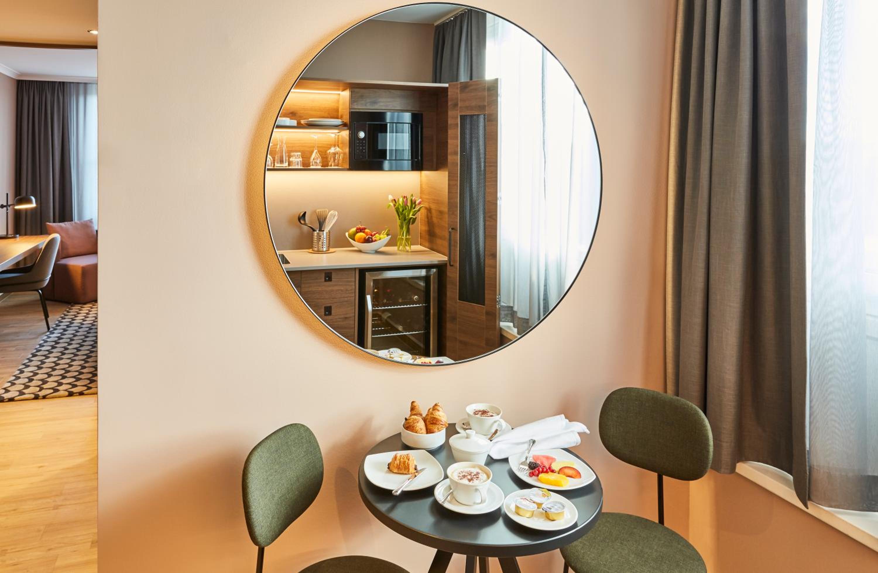 Premium Deluxe Room with Kitchenette - Photo 3