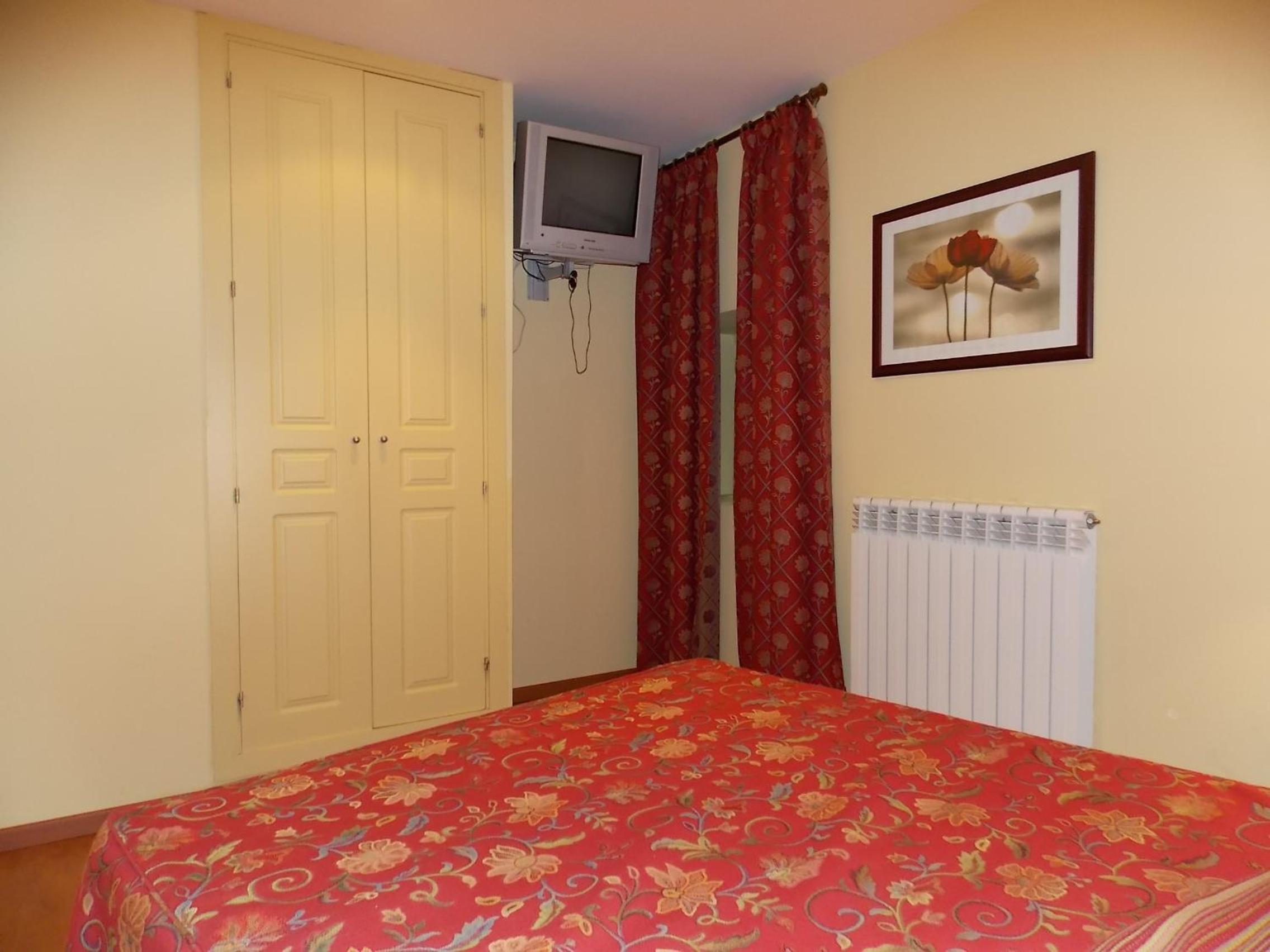 Two-Bedroom Apartment (4-5 Adults) photo 2