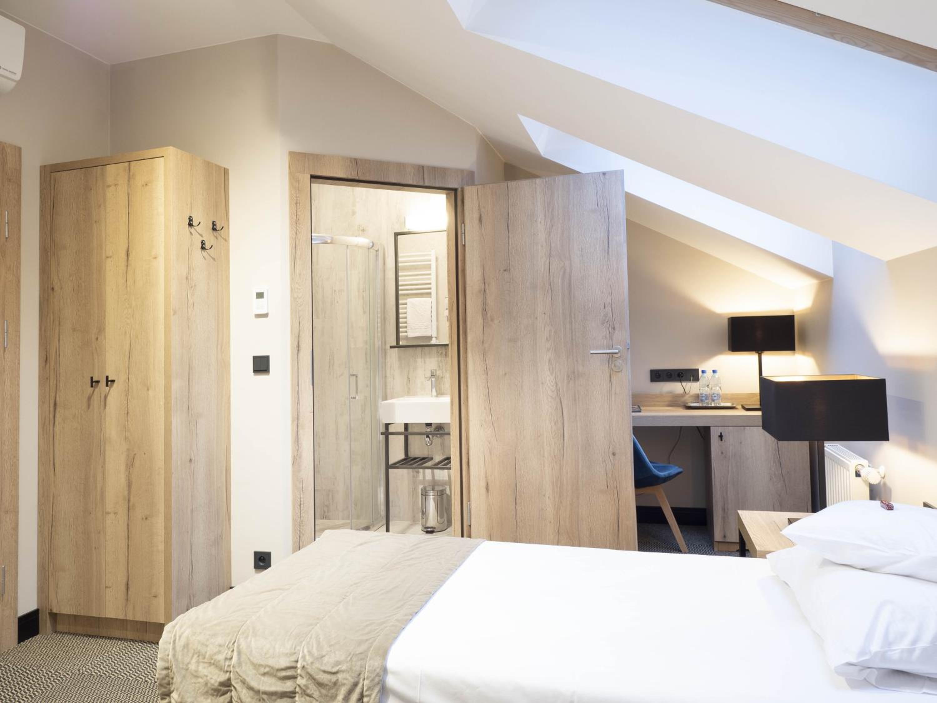 Economy Double Room photo 3