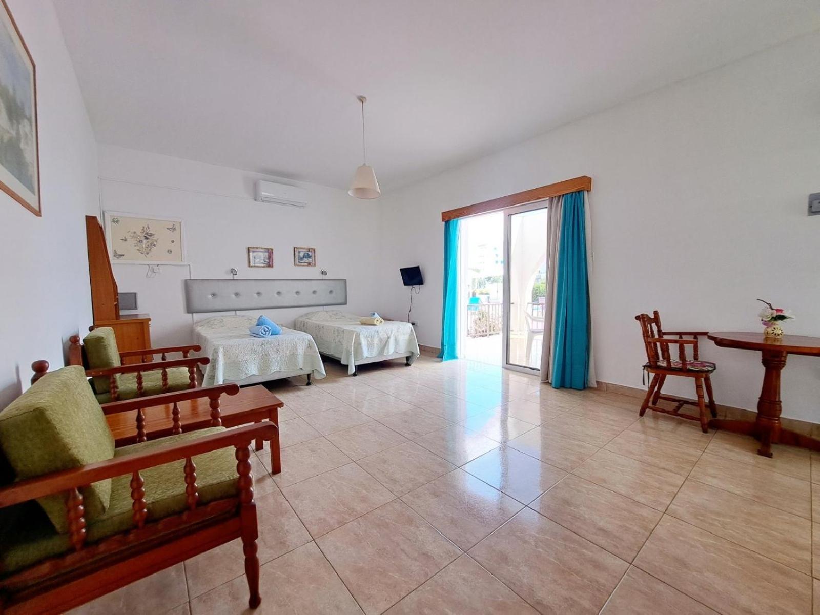 Studio (2 Adults)