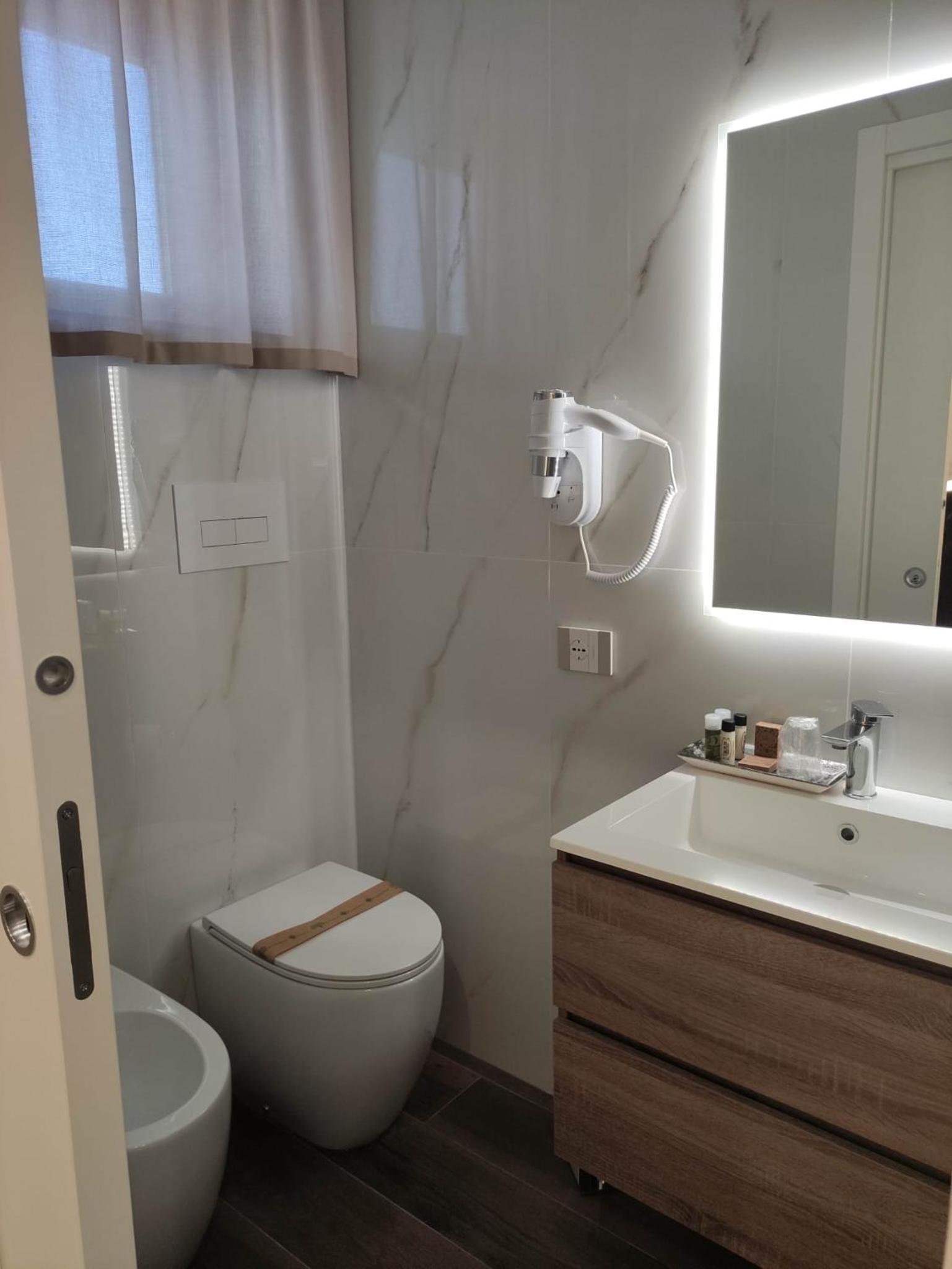 Deluxe Double Room - Photo 4